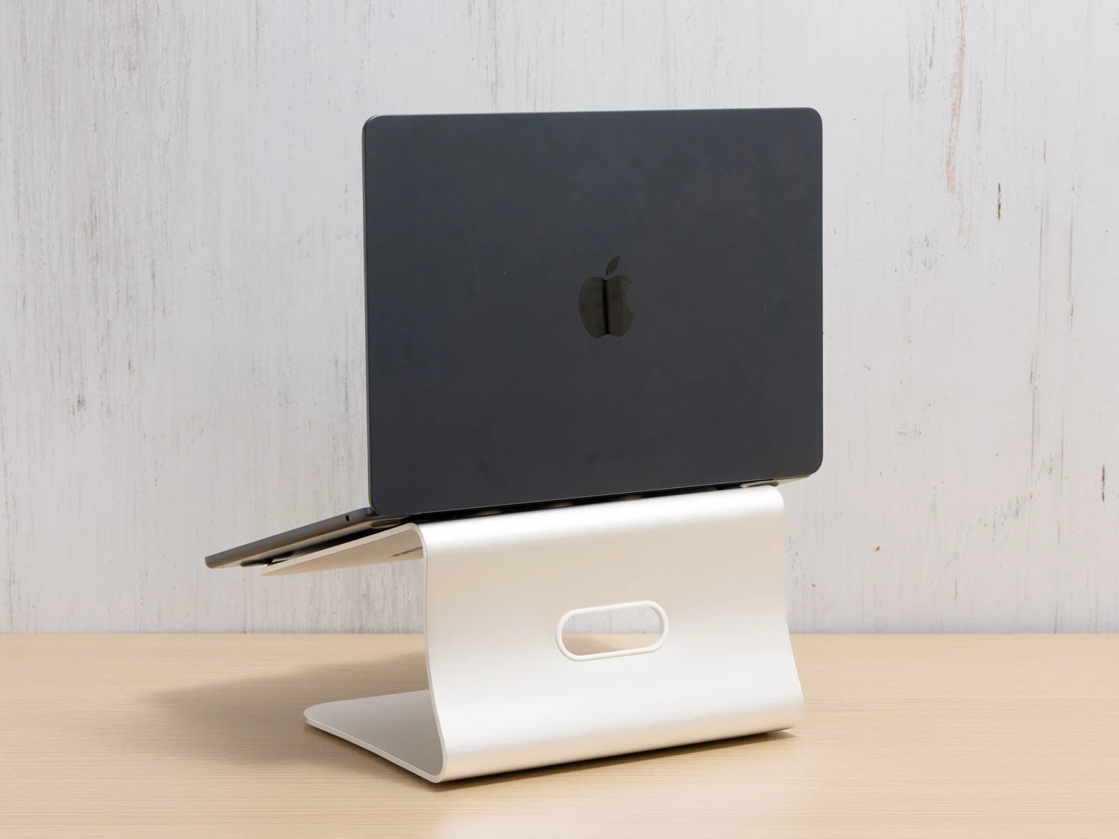 MacBookスタンドのおすすめ7選！据え置き・持ち運び・収納で選ぶ｜Kazuya