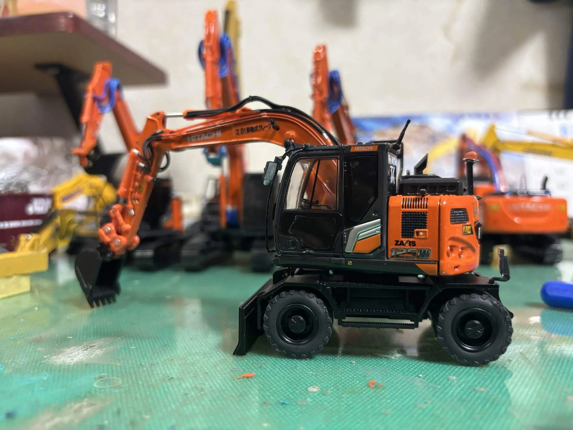 日立建機日本 ZX125W-7 1/50が完成！✨｜minato.excavator