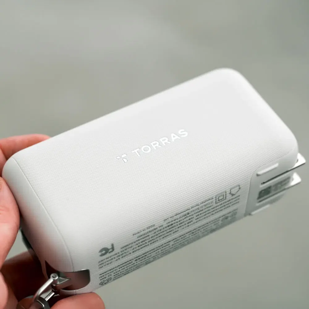 Reviewing the TORRAS FlexLine 3-in-1 Cube! A power bank with an AC