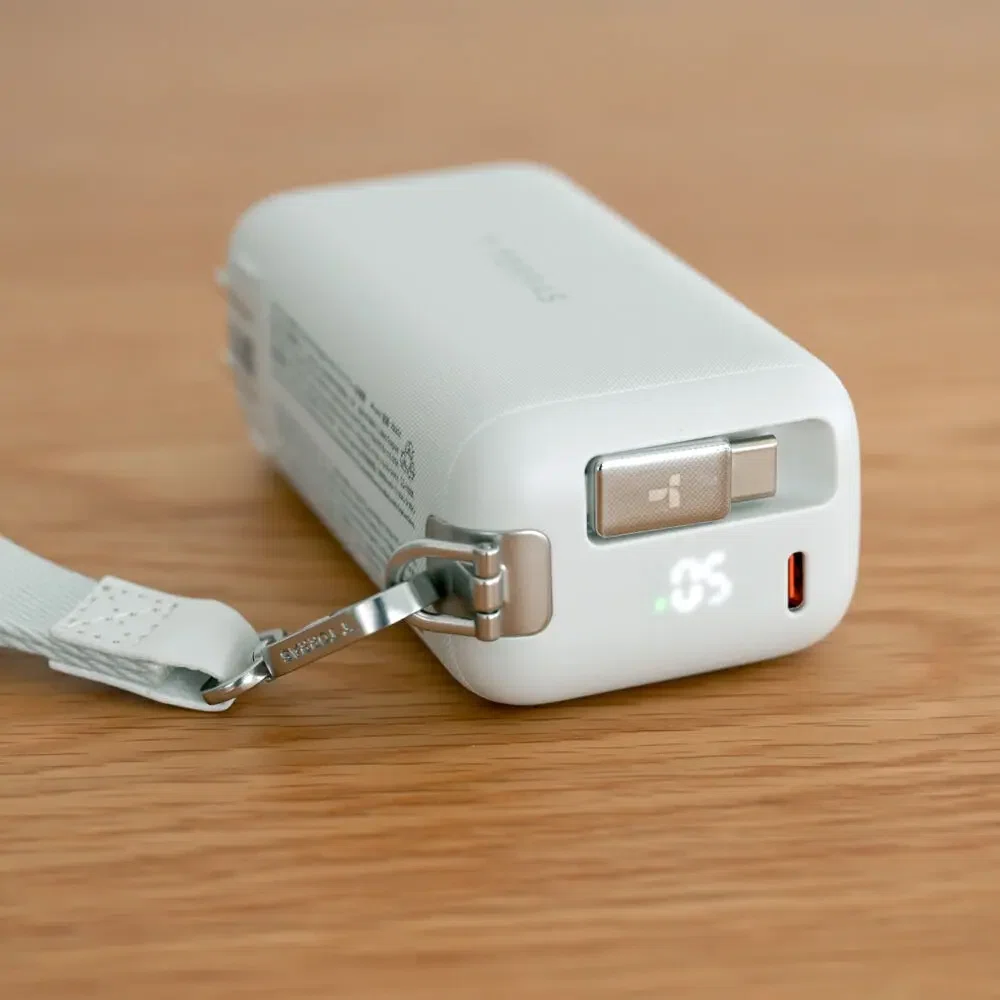 Reviewing the TORRAS FlexLine 3-in-1 Cube! A power bank with an AC