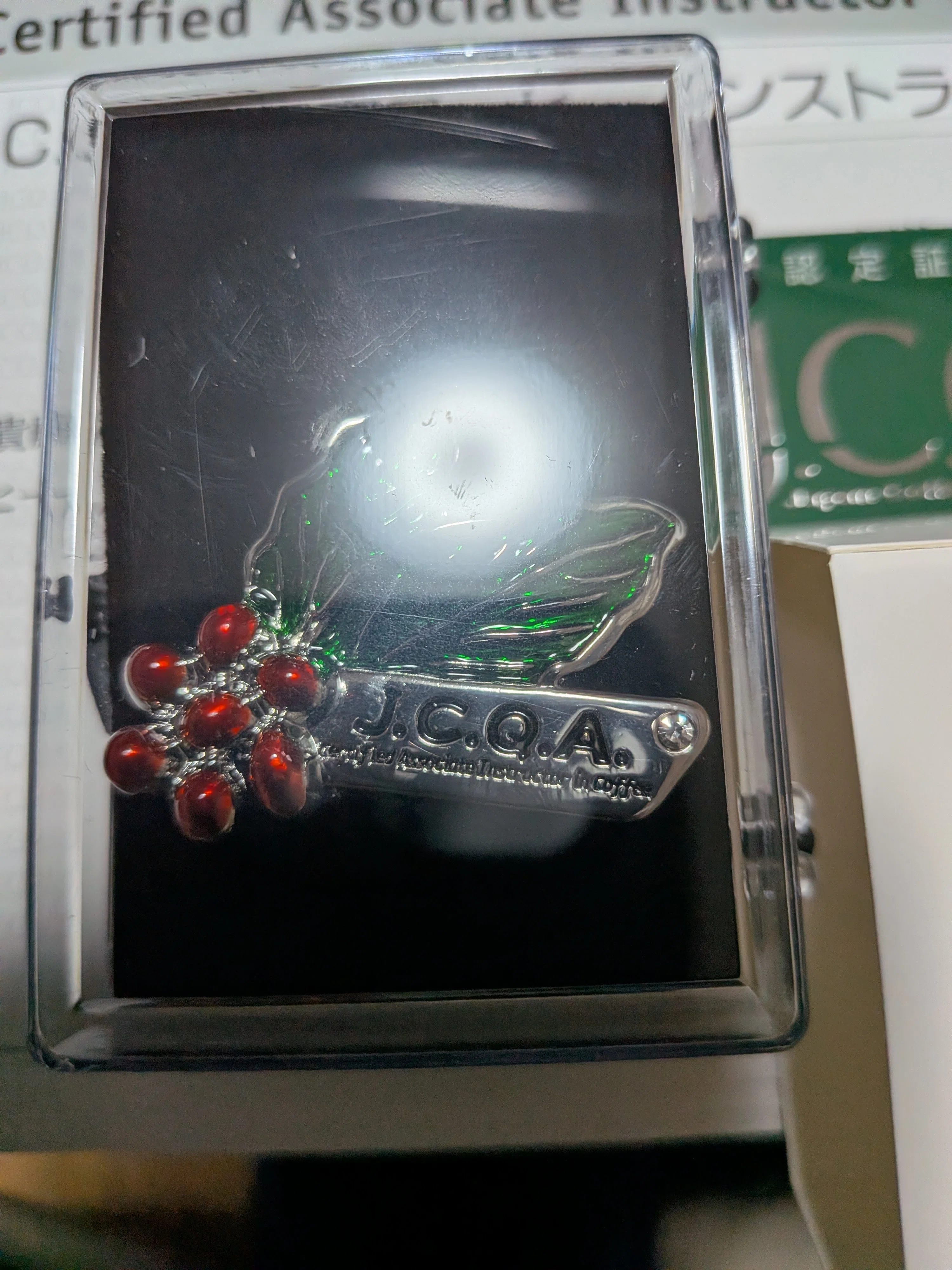 jcqa ブローチ ピンバッジ コーヒーインストラクター2級 緊急速報！コーヒーインストラクター2級のブローチと認定証きました
