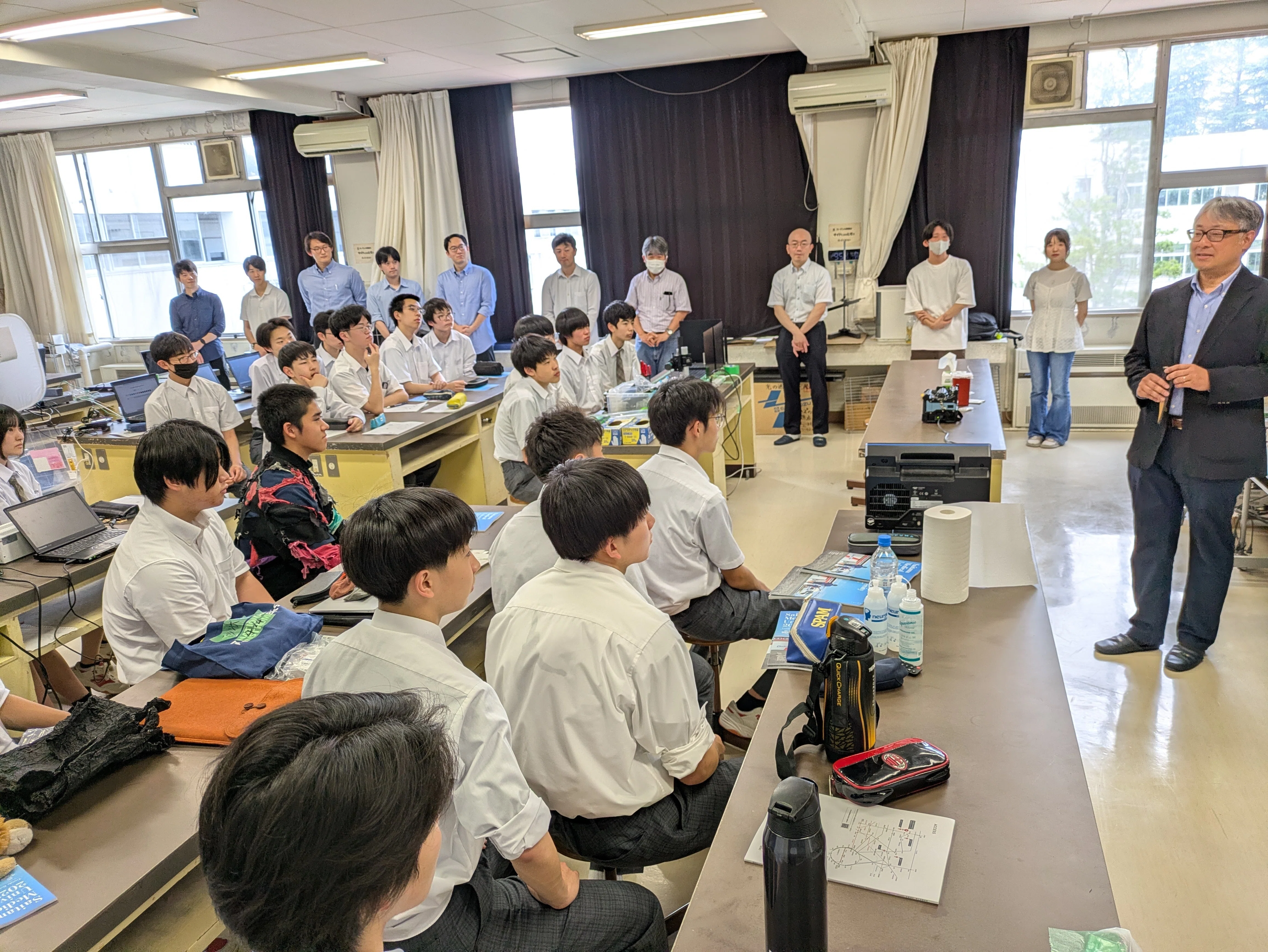2年理数科出前授業① ～専門性の高い内容に意欲的に取り組みました