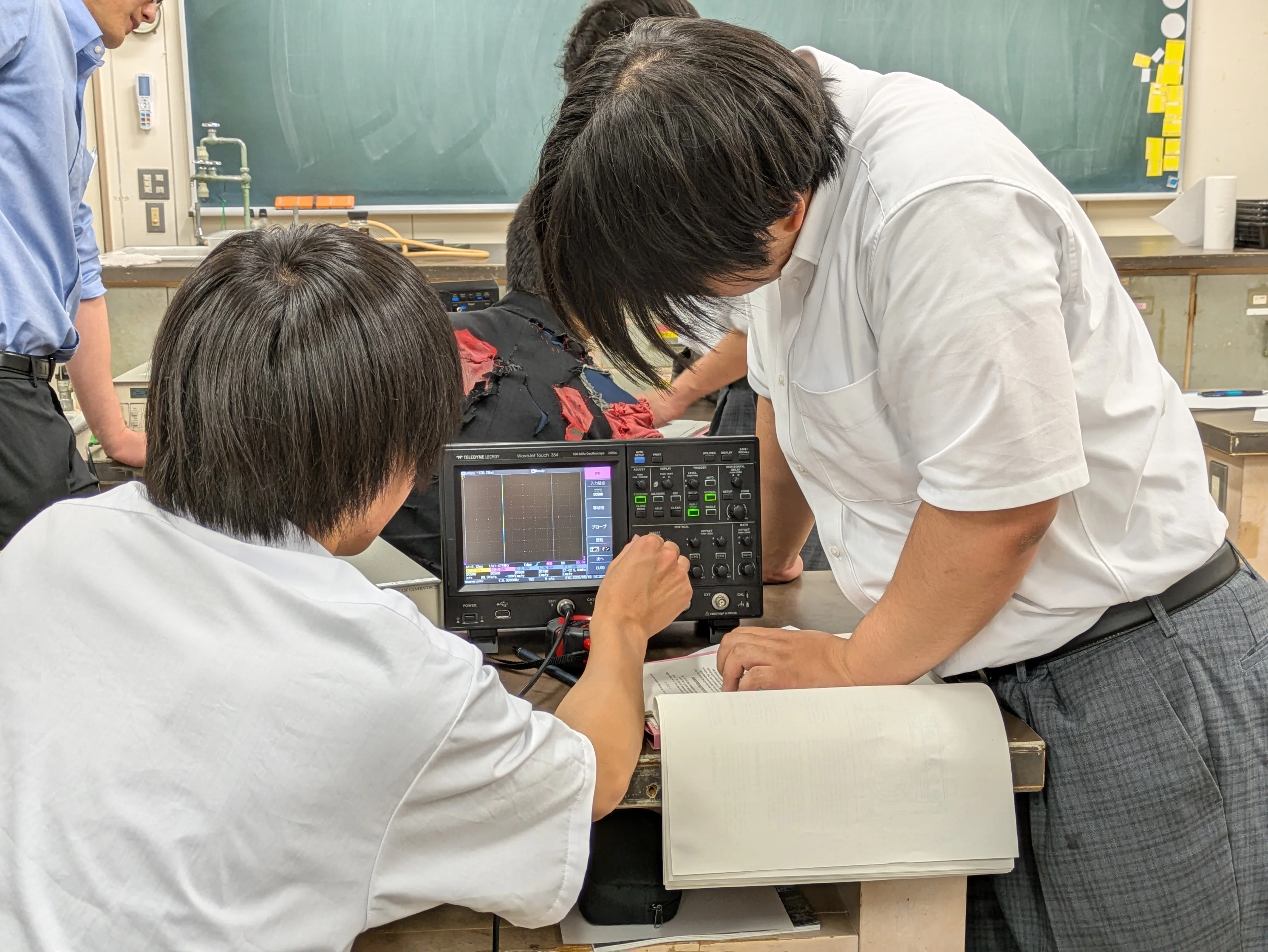 2年理数科出前授業① ～専門性の高い内容に意欲的に取り組みました