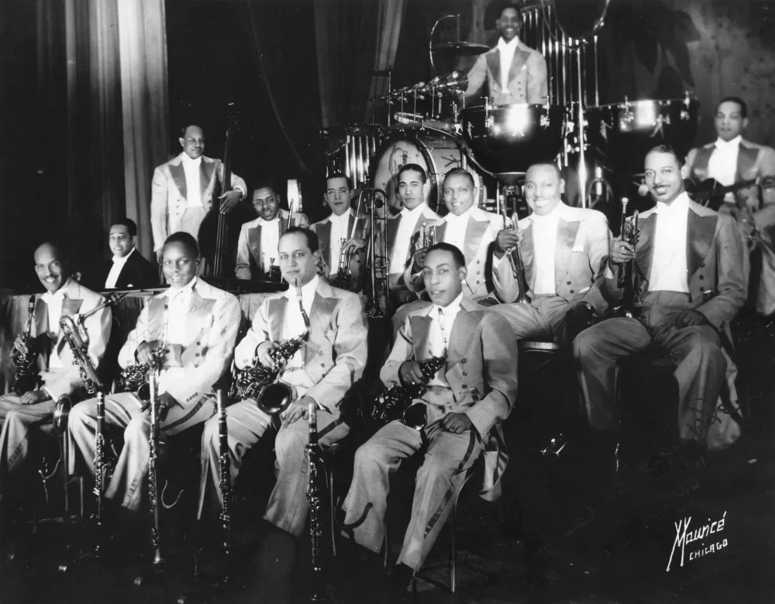ラグジュアリーか、ストリートか？ ジャズとファッションの100年を追え 