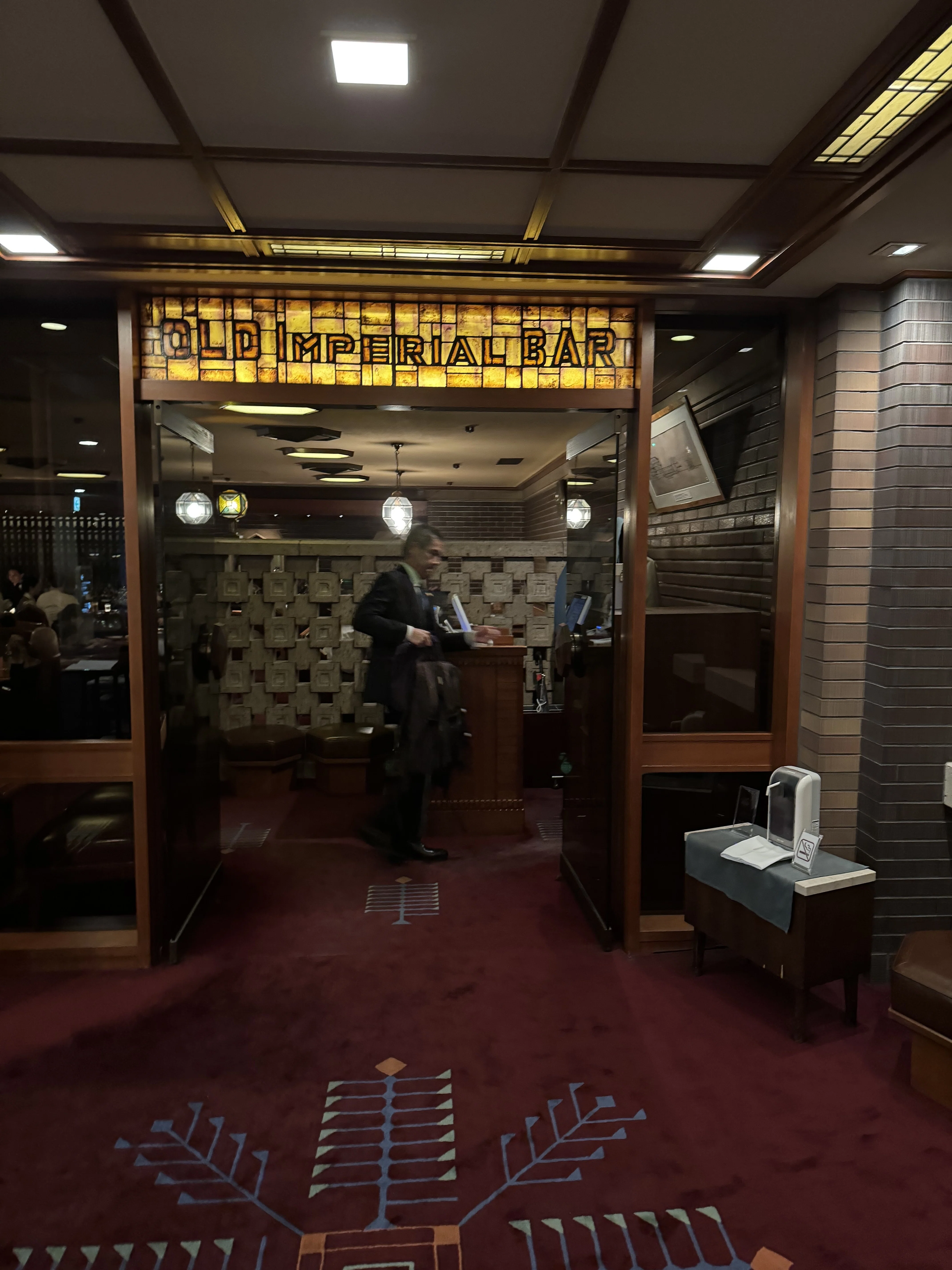 フランク・ロイド・ライトの思想が残るOLD IMPERIAL BARを訪れて｜近藤