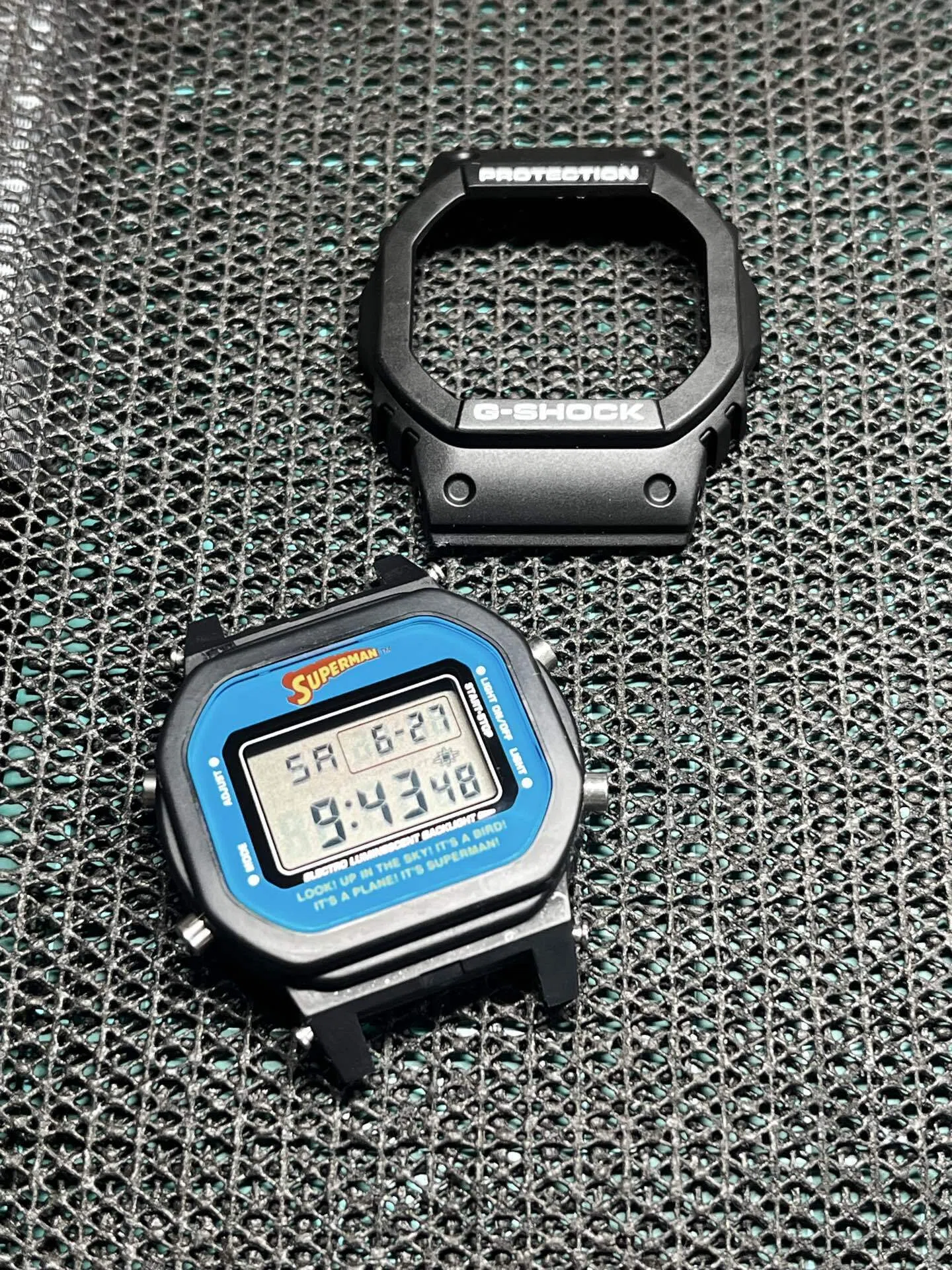 限定1000本の衝撃。G-SHOCK「DW-5600VT スーパーマン限定モデル」が