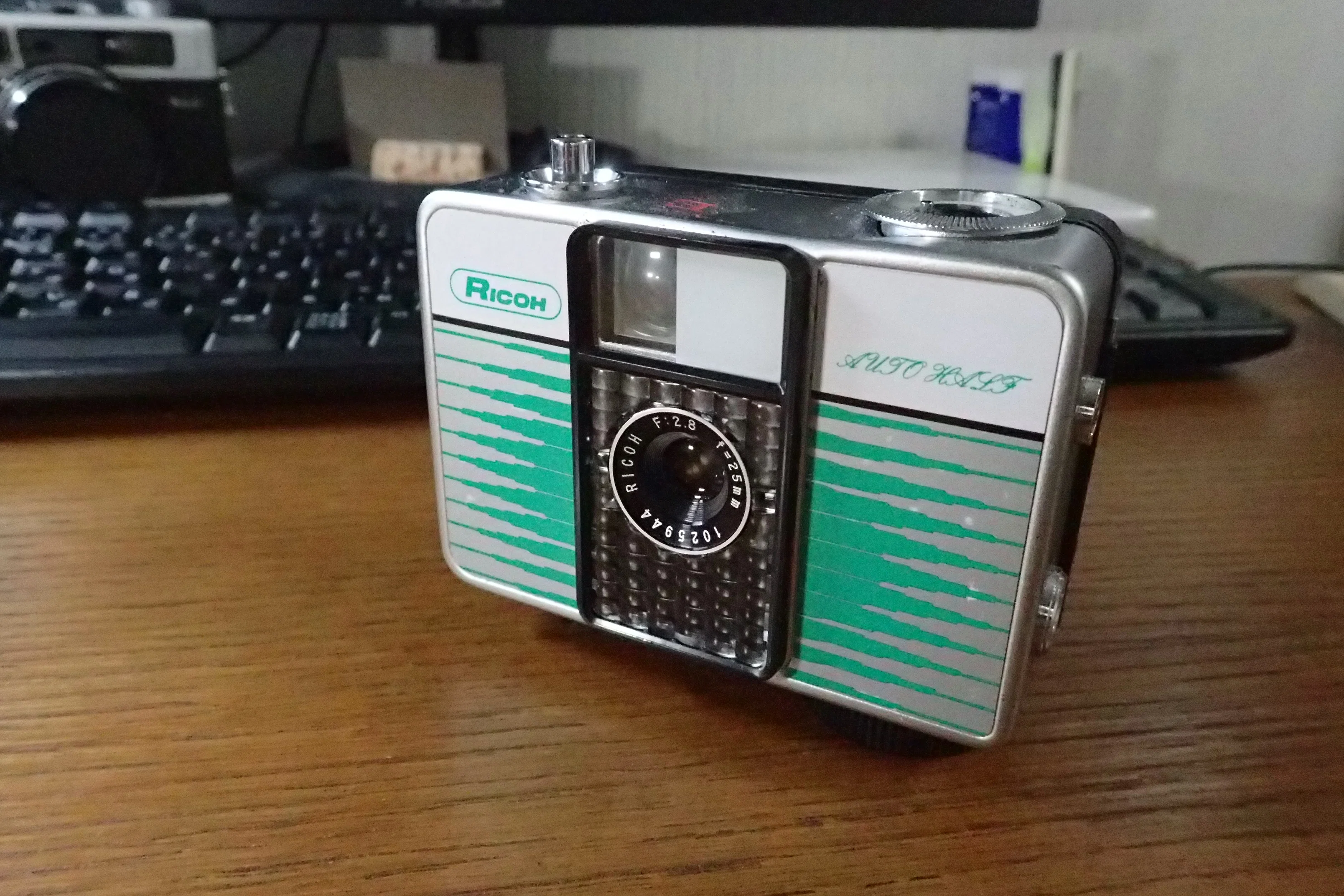 ✽AUTO　HALF　Ｅ✽ハーフカメラ✽リメイク✽リコー❀オートハーフ❀ RICOH AUTO HALF Eを分解してみた｜ponchan