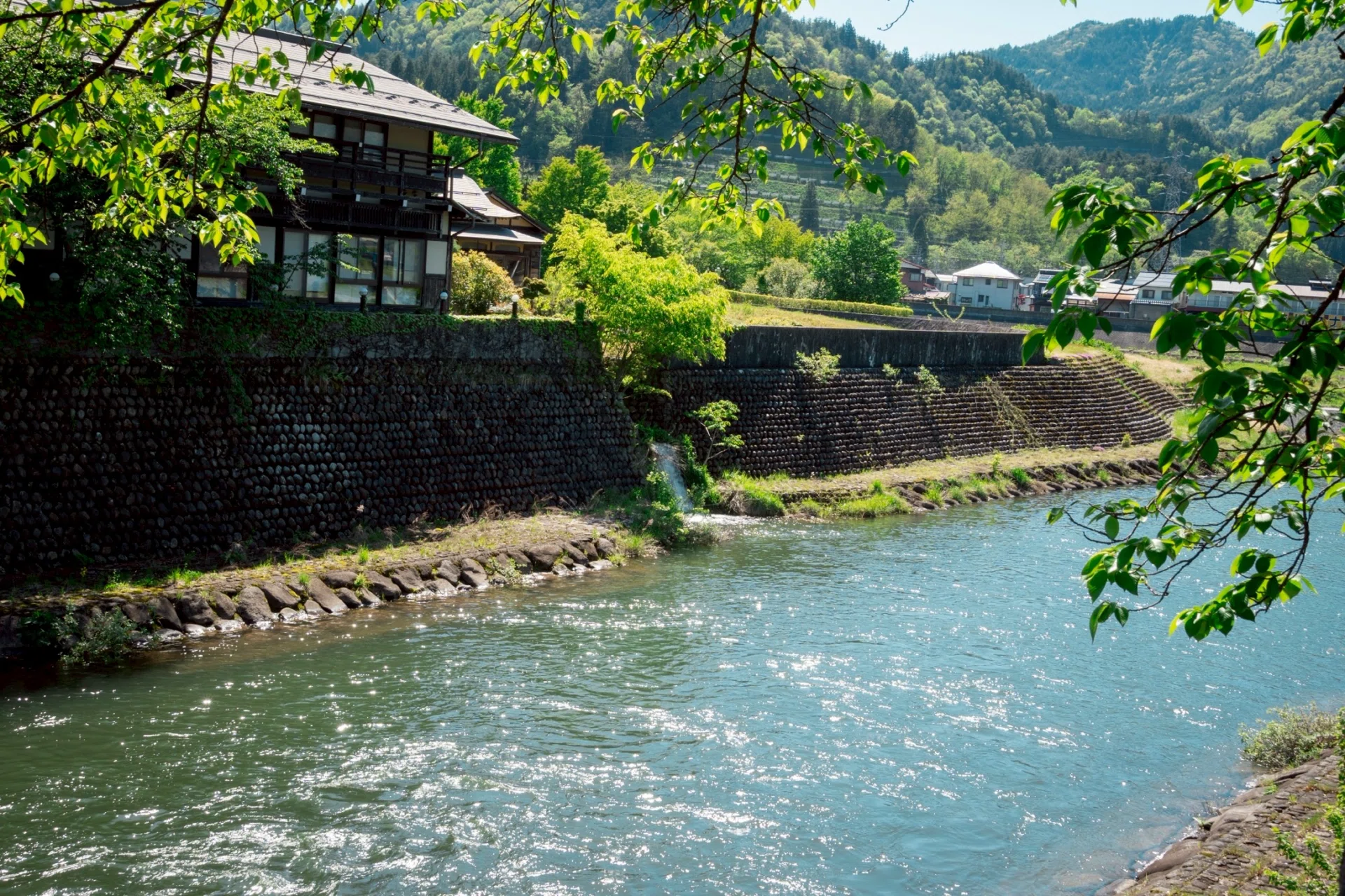 飛騨古川・瀬戸川と白壁土蔵街を歩く｜写真で巡る岐阜の美しい町並み