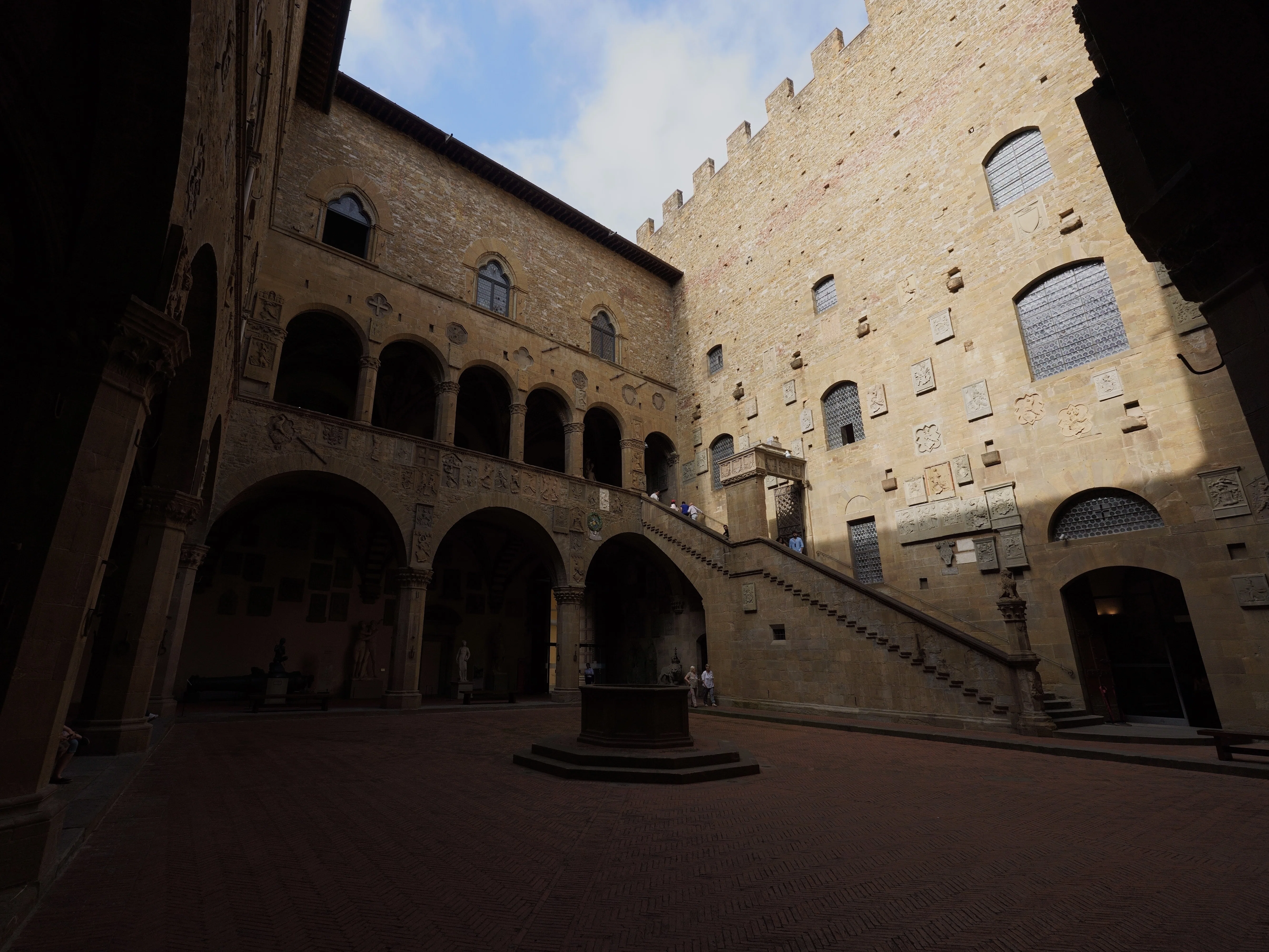 La storia del Bargello　バルジェロの歴史 彫刻芸術の殿堂：バルジェッロ国立美術館の歴史と至宝｜Tetsuya in Firenze