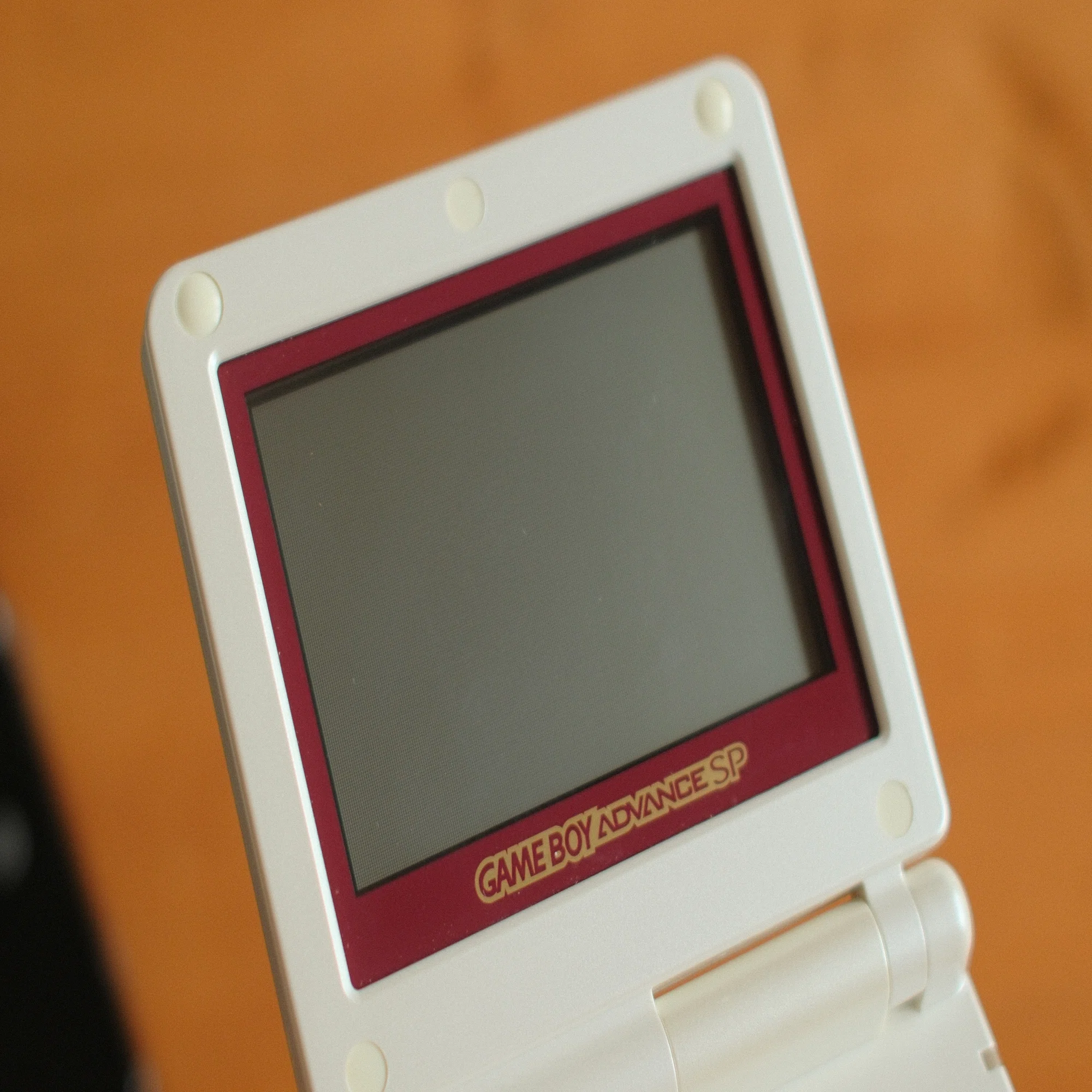 2026年にファミコンカラーのゲームボーイアドバンスSPを手に入れた｜まこ