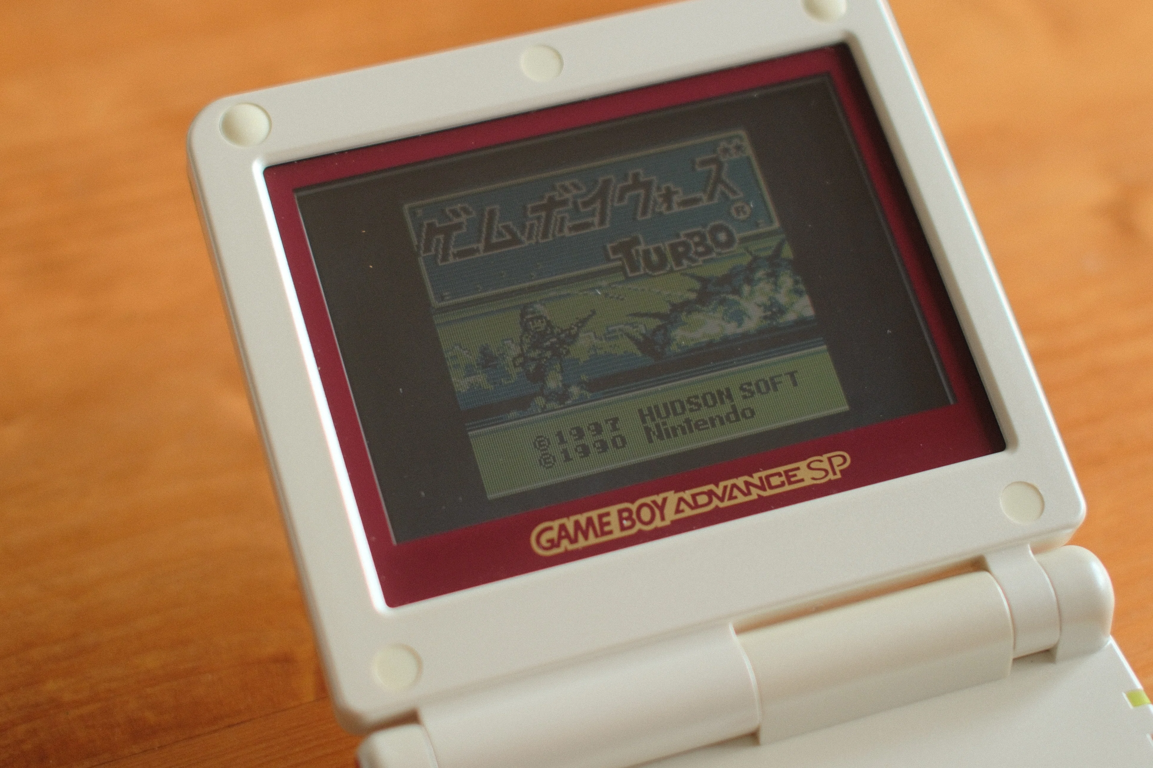 2026年にファミコンカラーのゲームボーイアドバンスSPを手に入れた｜まこ
