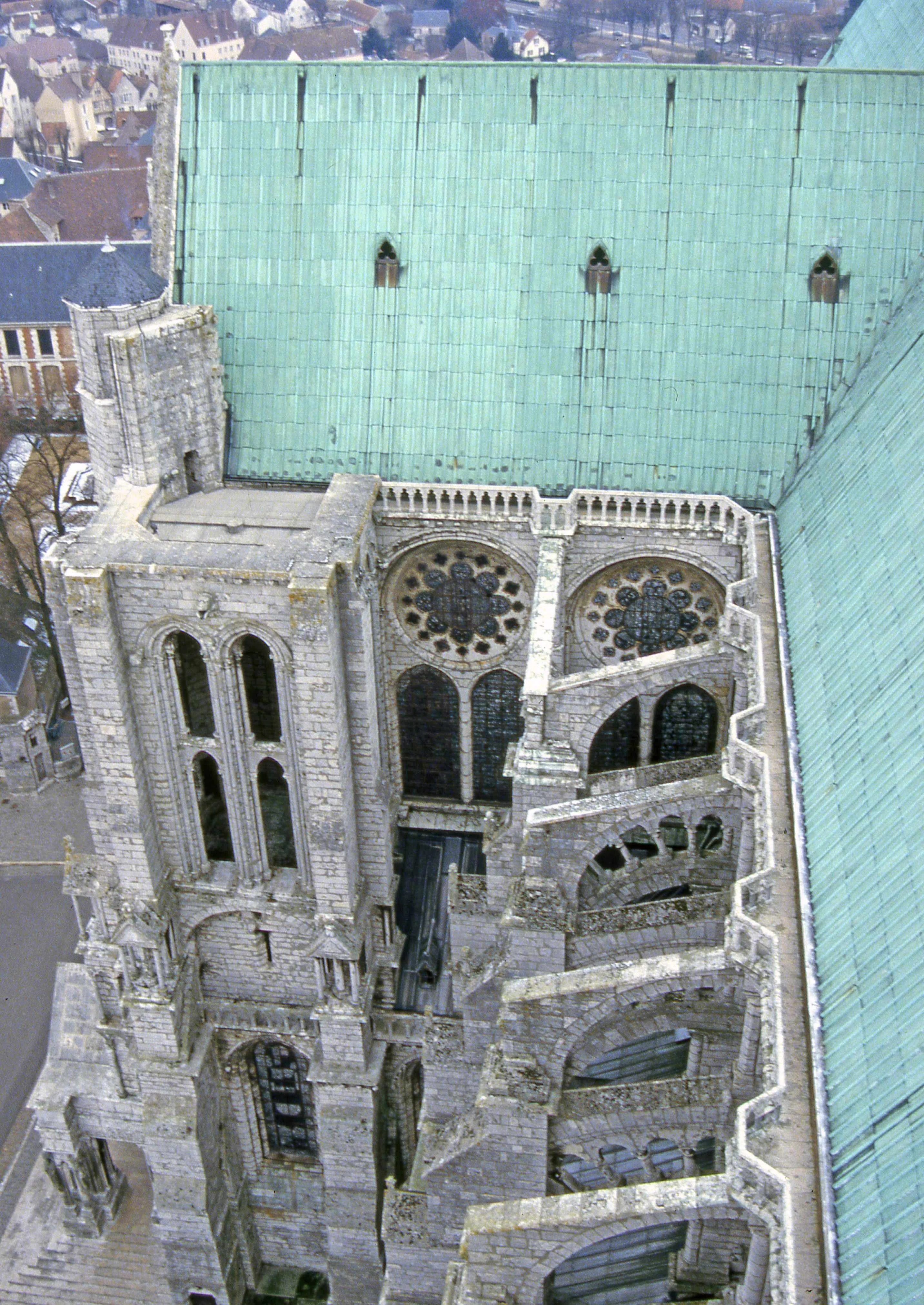 フランスのゴシック建築 パリ・シャルトル大聖堂－地域のお宝さがし