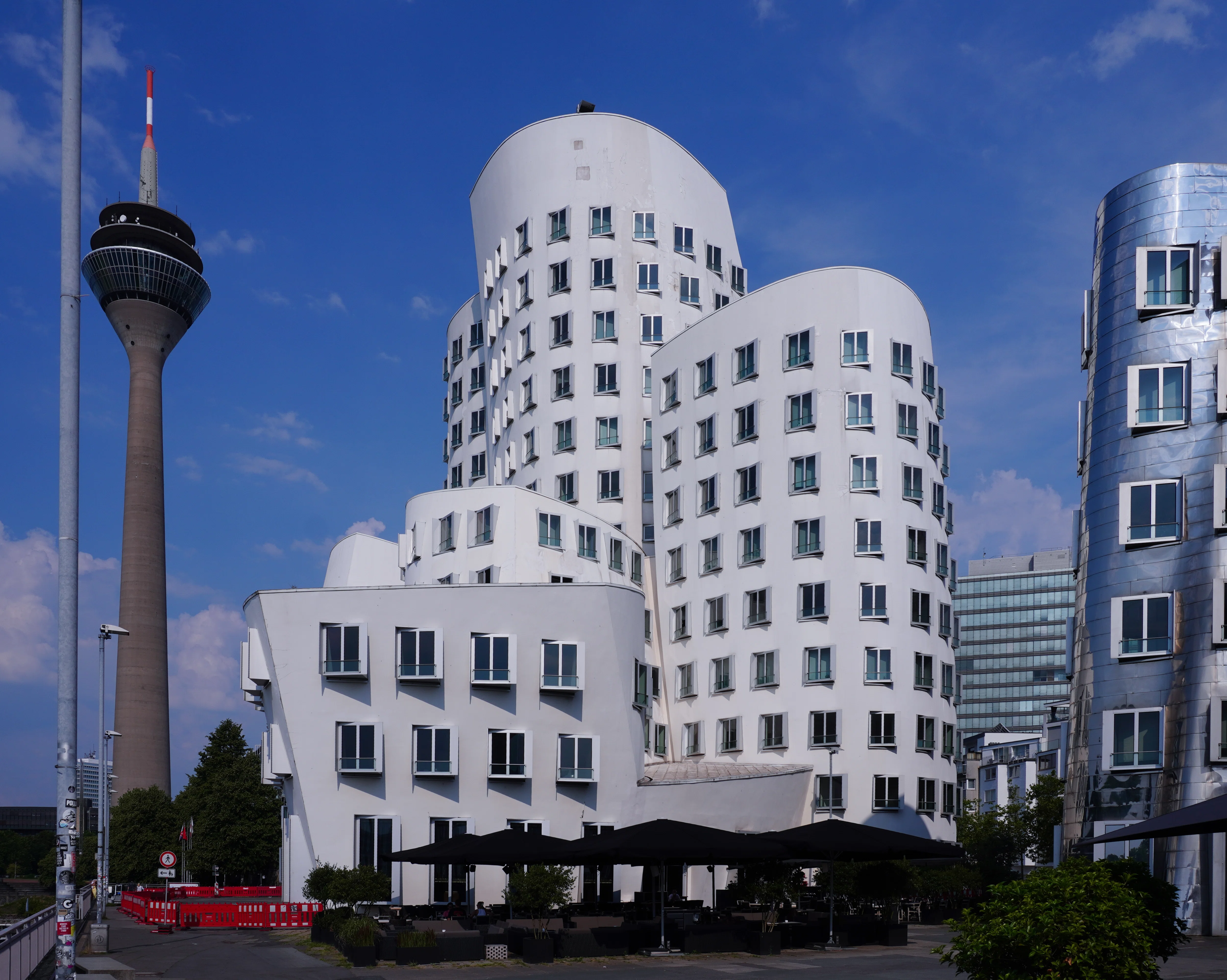 ドイツの都市デュッセルドルをモチーフにしたピューター デュッセルドルフの都市と建築 前編（全編？）｜XENCE の note.