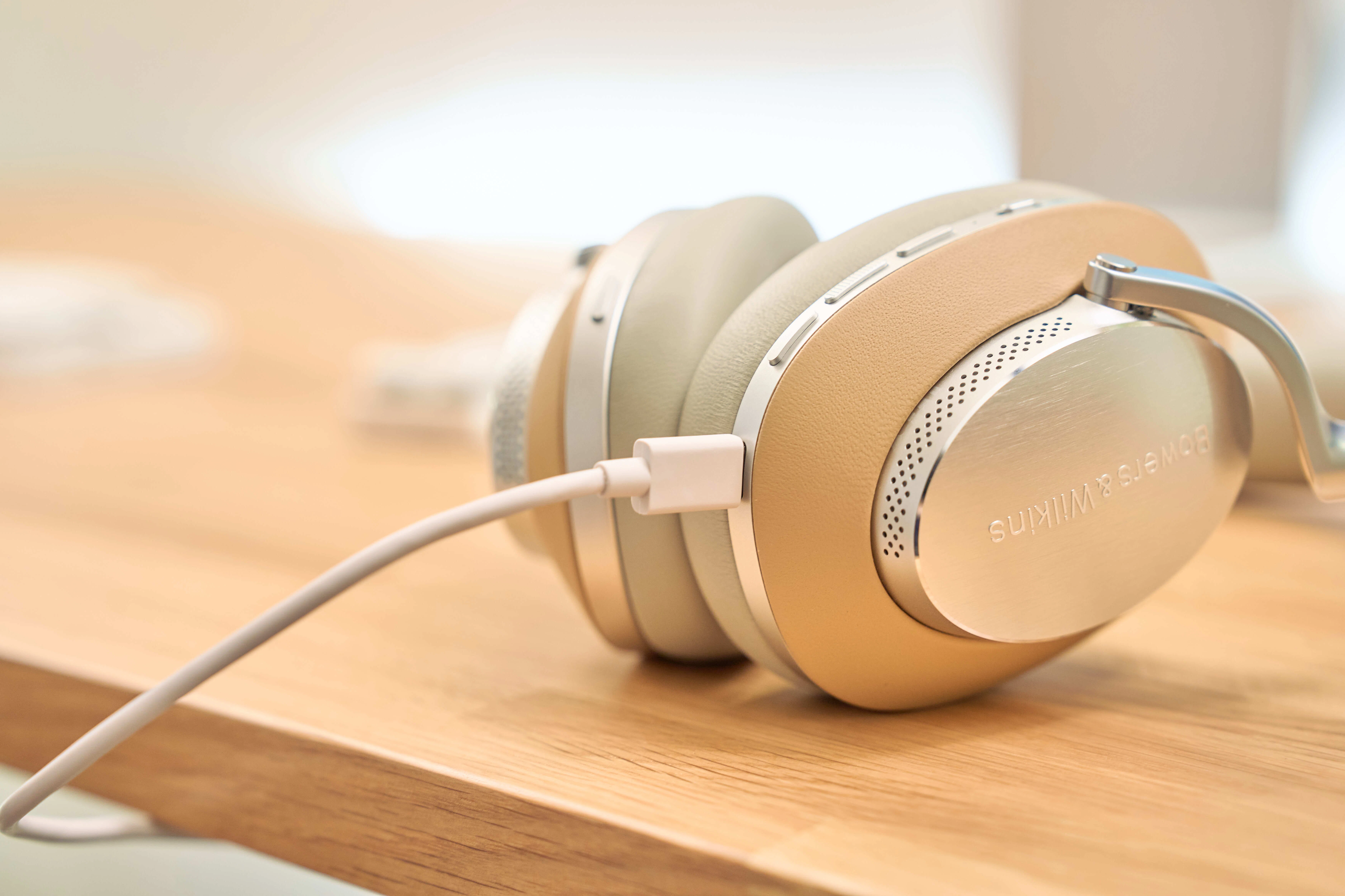 Bowers & Wilkins Px8レビュー | AirPods Max 2と迷った末、選んだ結果