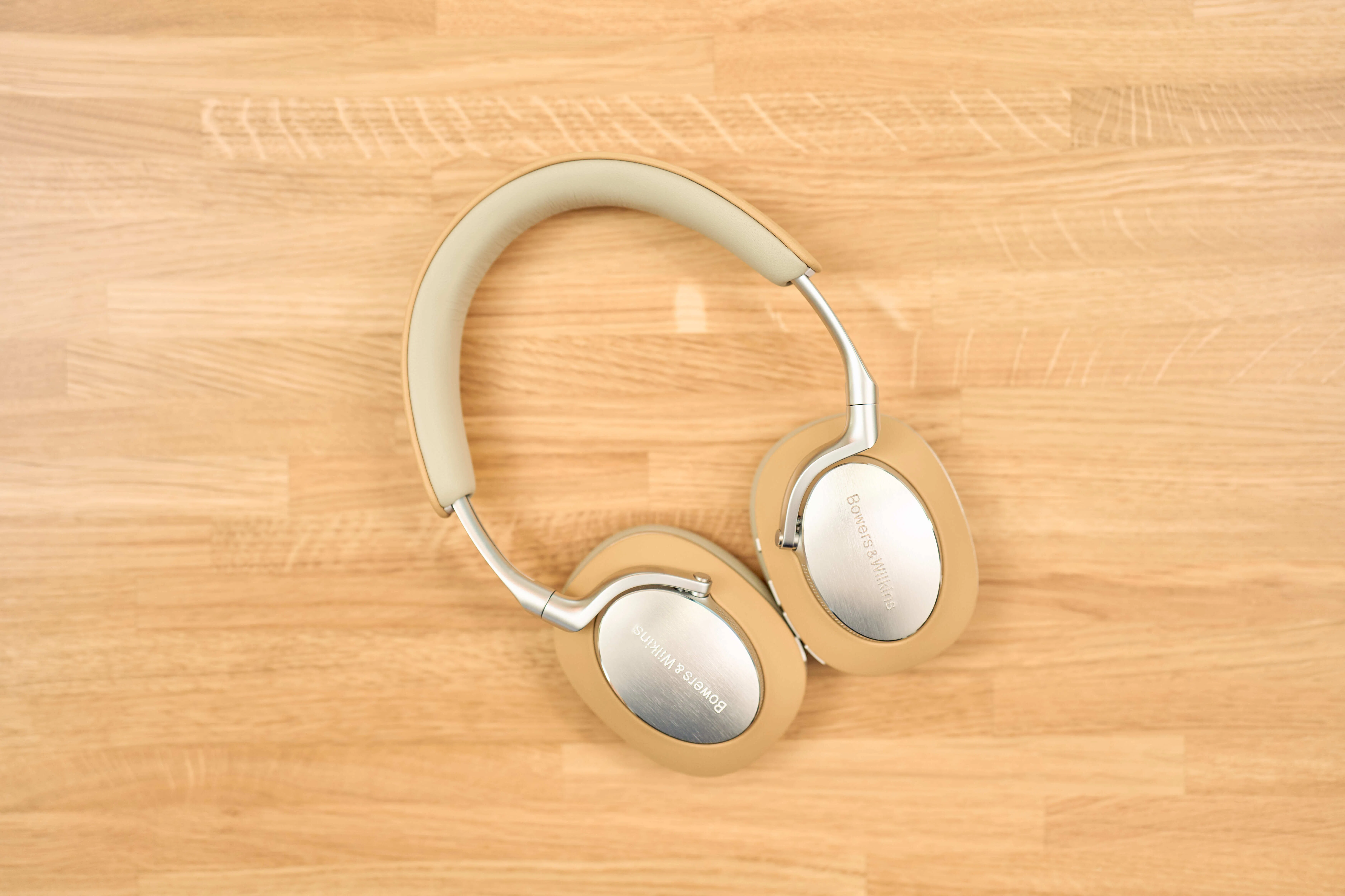Bowers & Wilkins Px8レビュー | AirPods Max 2と迷った末、選んだ結果