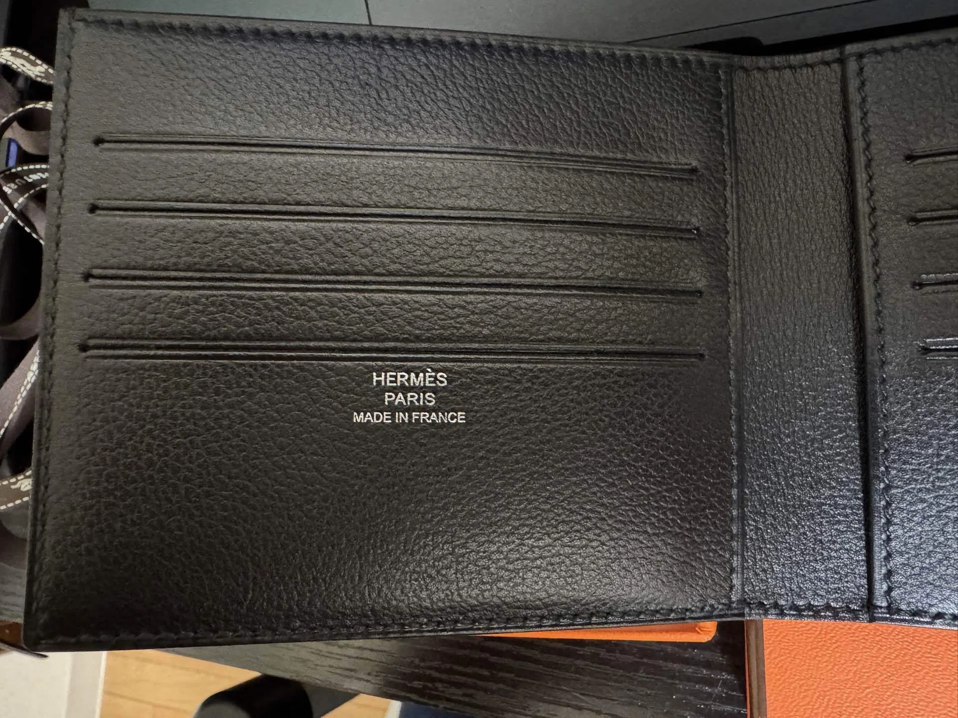 ミニマル財布の最高到達点。HERMES「シチズンツイル・コンパクト