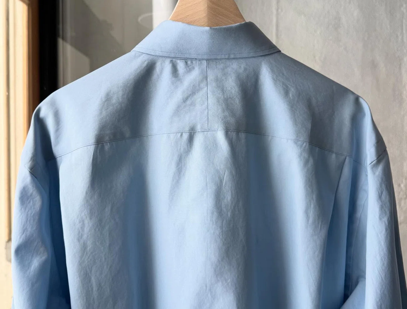 オーラリーの人気シャツ「WASHED FINX TWILL BIG SHIRT」レビュー