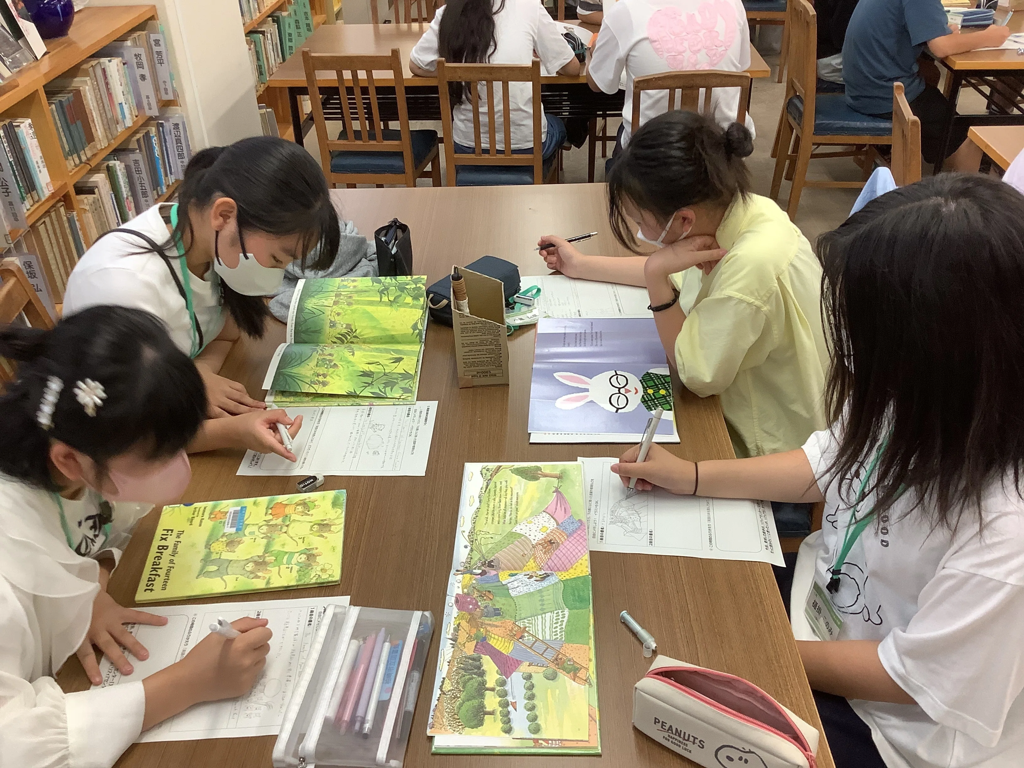 柏崎高校附属中】図書館に広がる、英語絵本の世界｜新潟県立柏崎高等学校