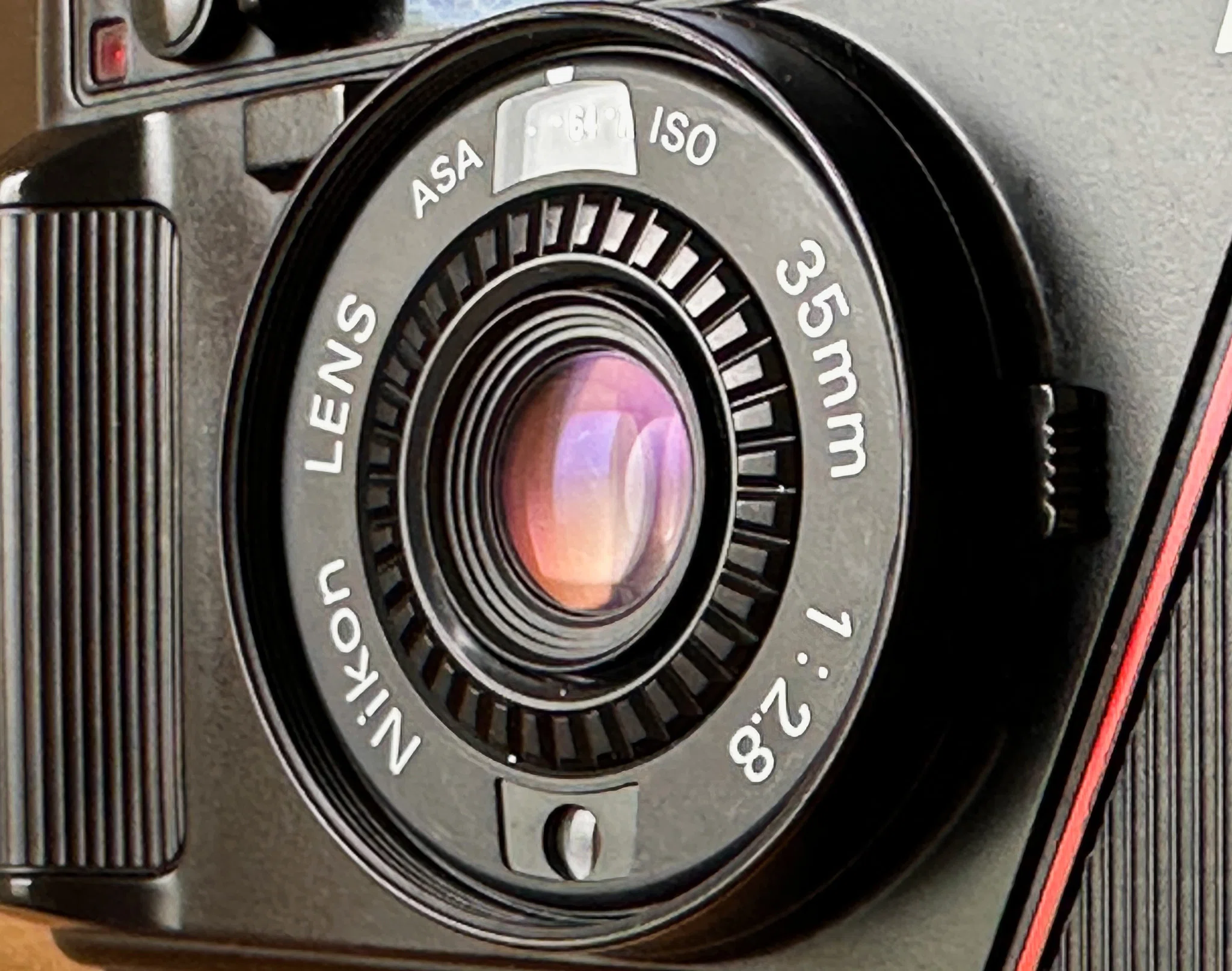 Nikonピカイチのレンズは、文字通り ピカイチだった。 Nikon L35AF の