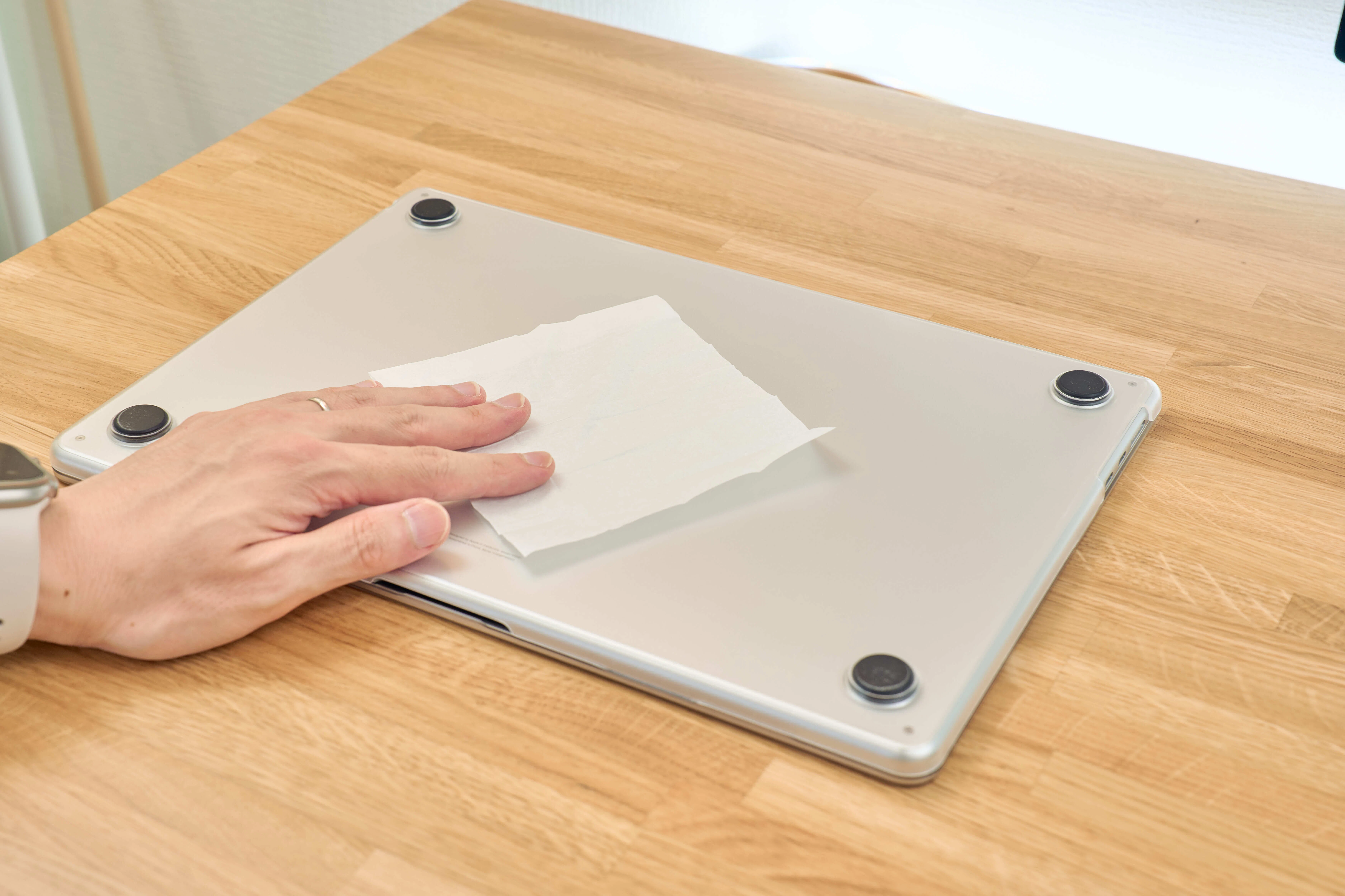 目線も気分も上げる薄型PCスタンドUUUKレビュー｜MacBook Airの目線が