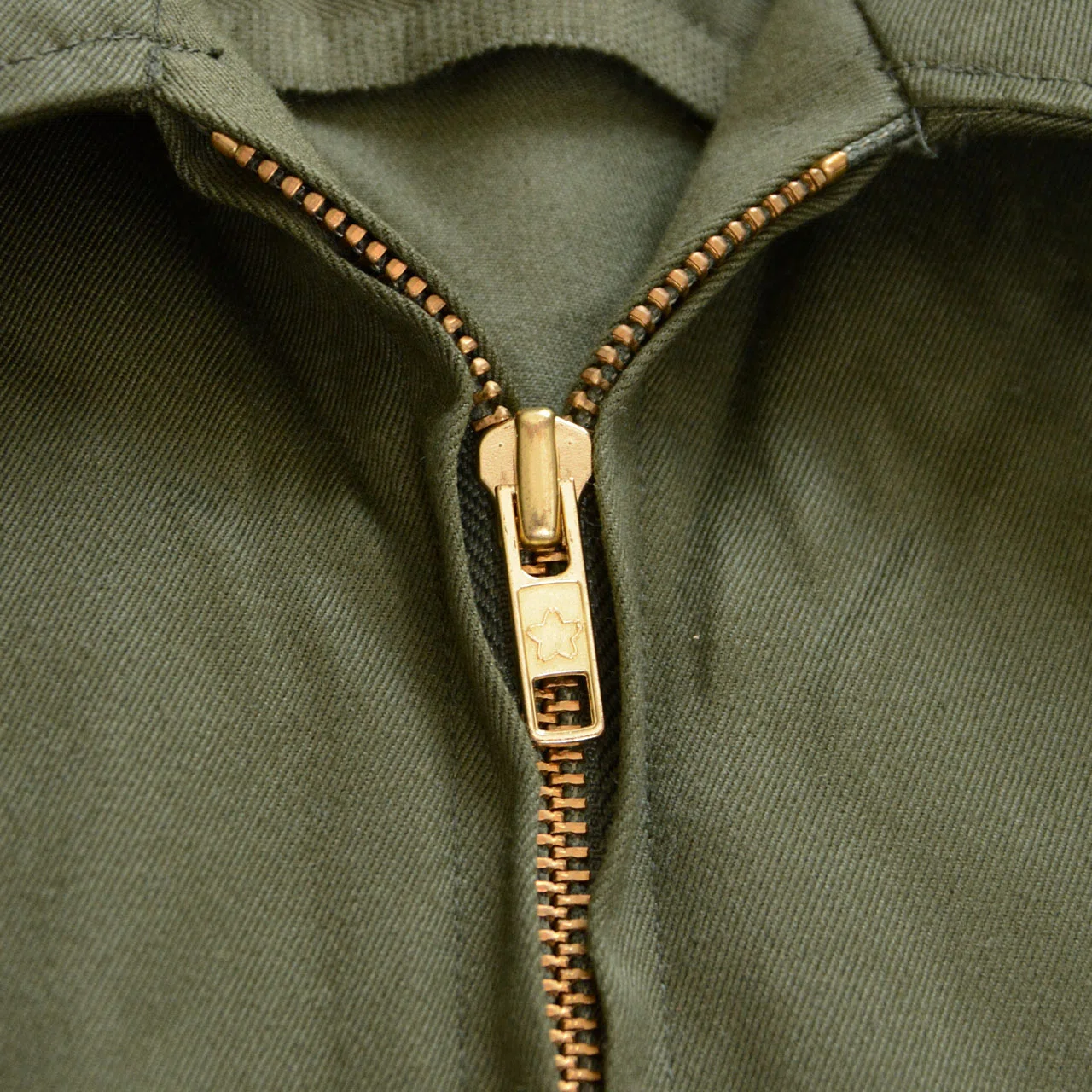 誰も袖を通さなかった陸上自衛隊の65式作業服——デッドストックを発見