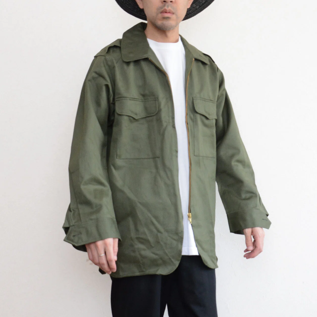 誰も袖を通さなかった陸上自衛隊の65式作業服——デッドストックを発見