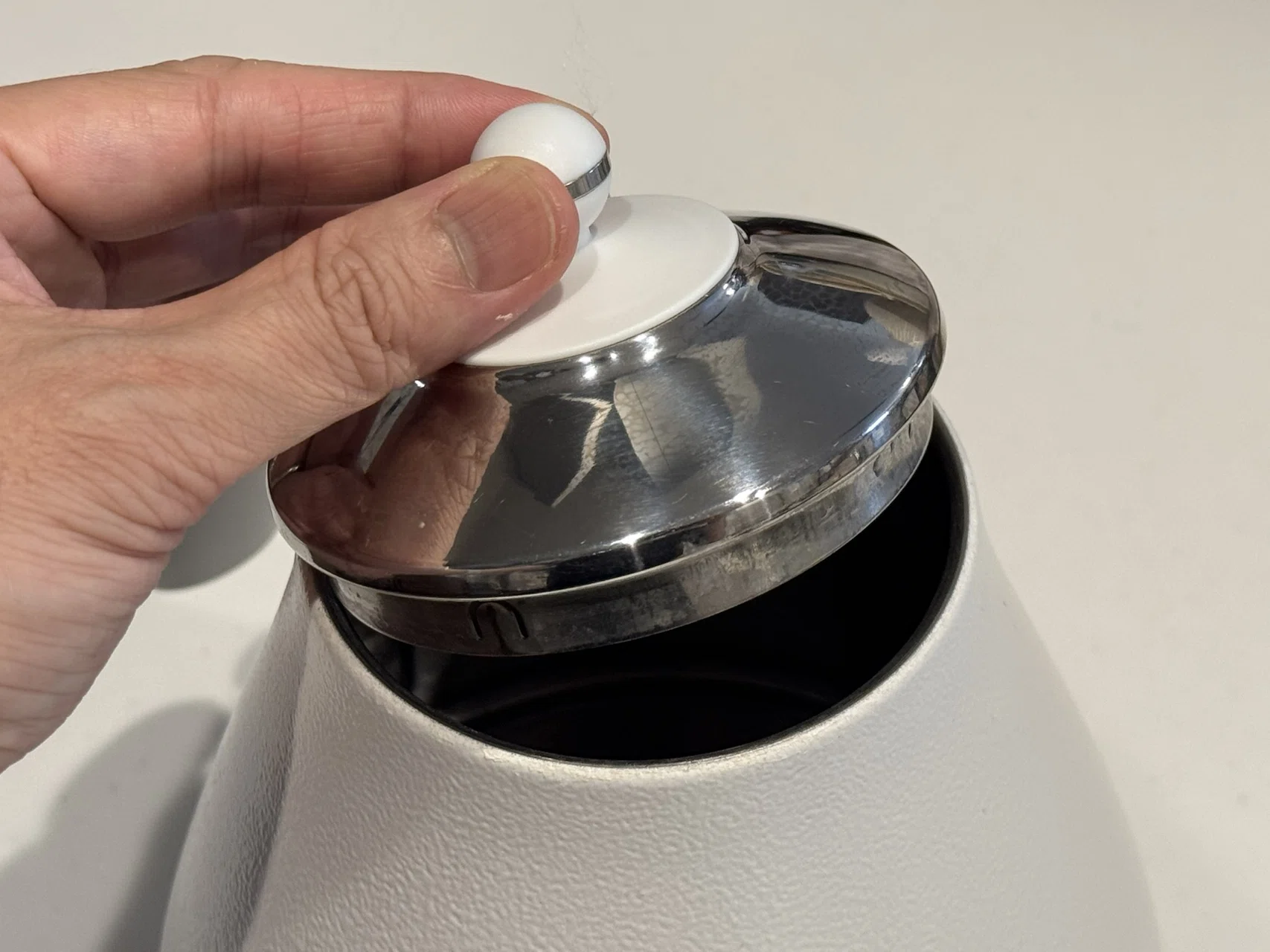 デロンギの電気カフェケトル アイコナを数年使い続けて｜りおつ