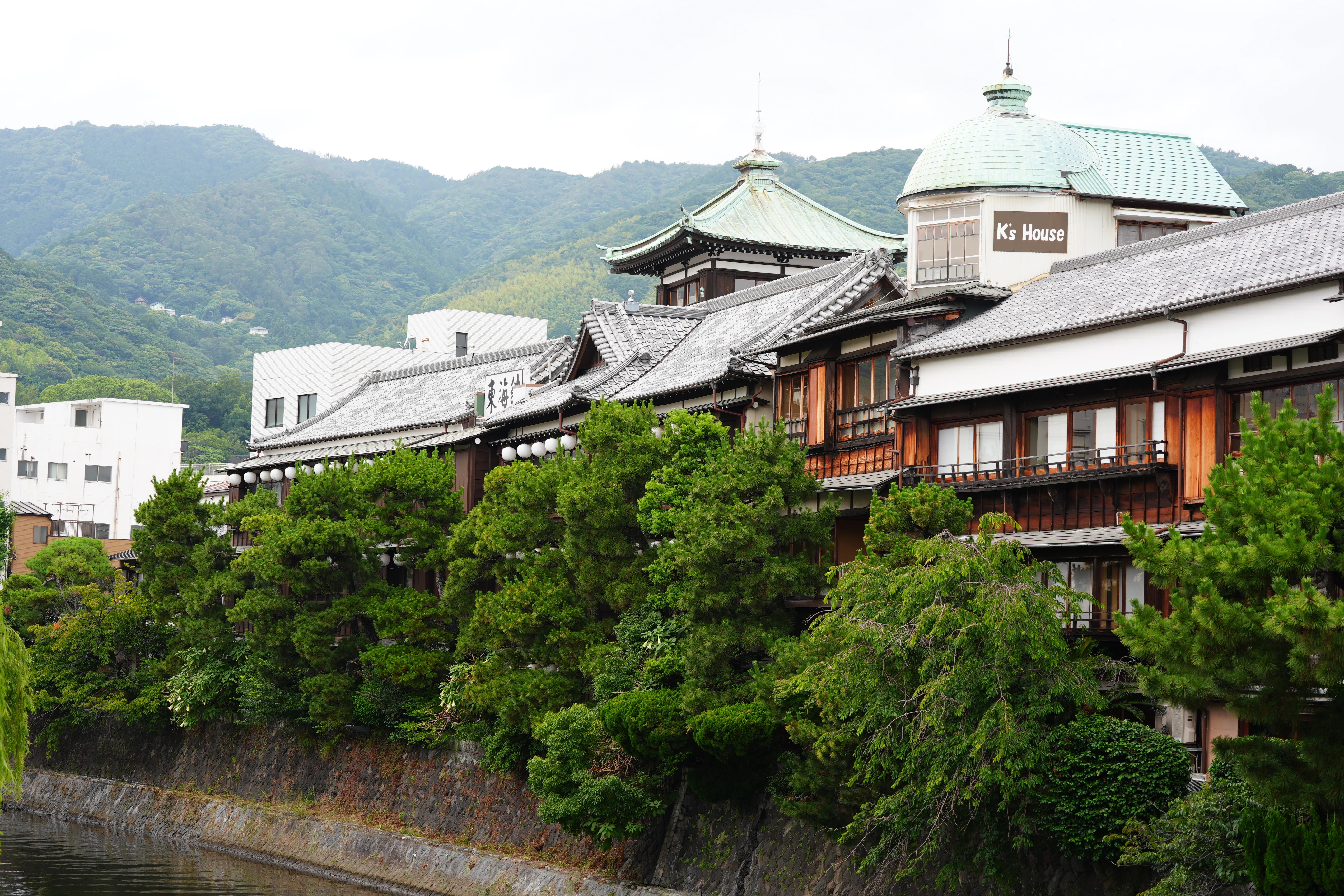 伊東｜東海館 ─ バブルと見紛う、昭和三年の遊興の器【旅の短編】｜髙