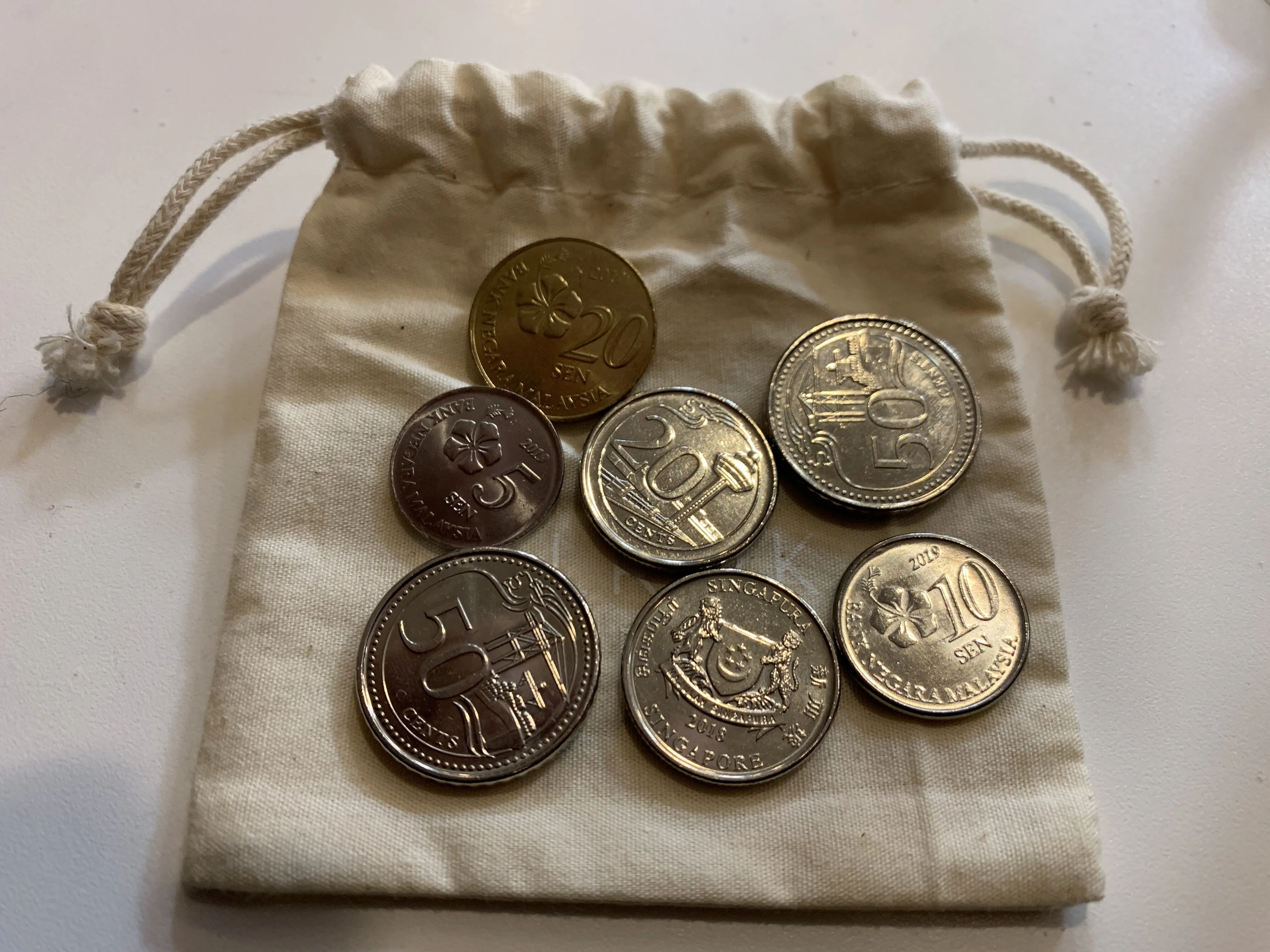 海外通貨　昔のお金 海外旅行で余った「外貨の小銭」、ポケットチェンジでお小遣いに変えて