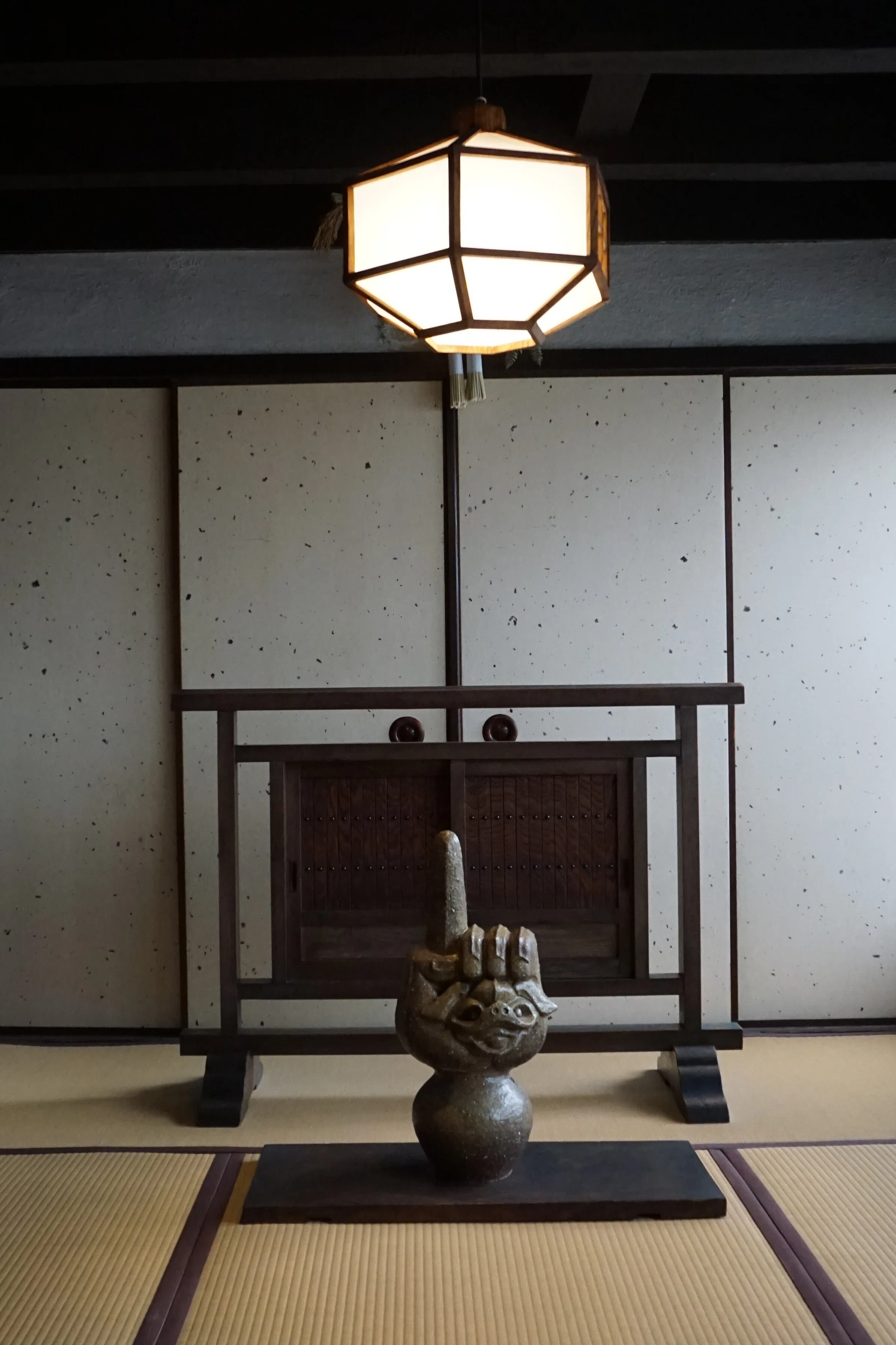京都で一目ぼれした「沖縄の皿」。「河井寛次郎記念館」がつないだ民藝
