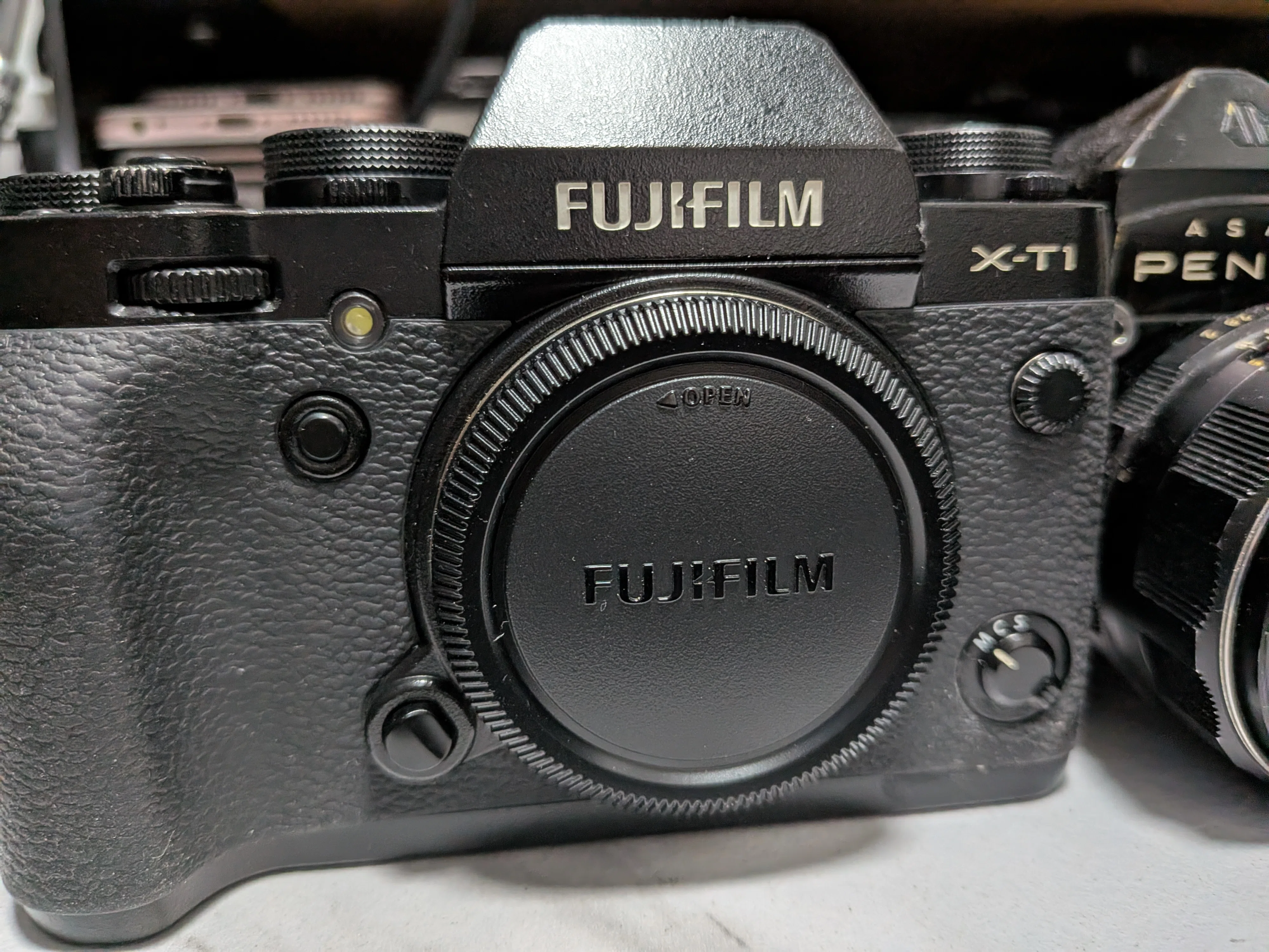 【限界値下げ】fujifilm x-t1 いろいろオマケ付き(レリーズ500回) Fujifilm X-T1というフィルムカメラみたいなカメラを入手しました