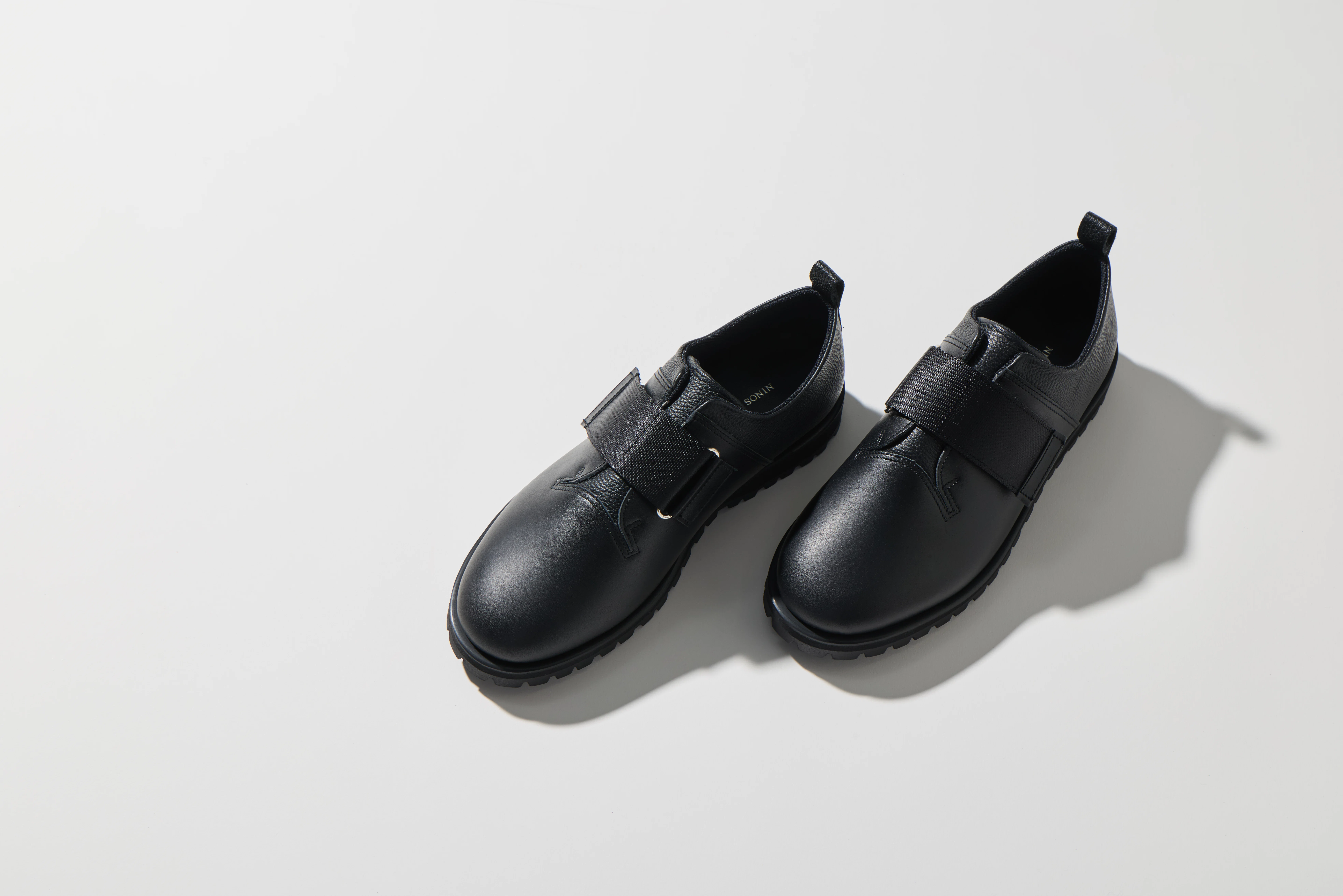 未使用✨NINOS ニーニョ MONKEY レザーシューズ ブラック 現行品 日常のお洒落と、もしもの安心を。一番人気の靴を進化させた「モンキー