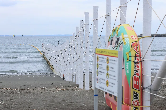 片瀬海岸に白い杭が立つと、私の夏時間が始まります。｜片瀬東浜海水