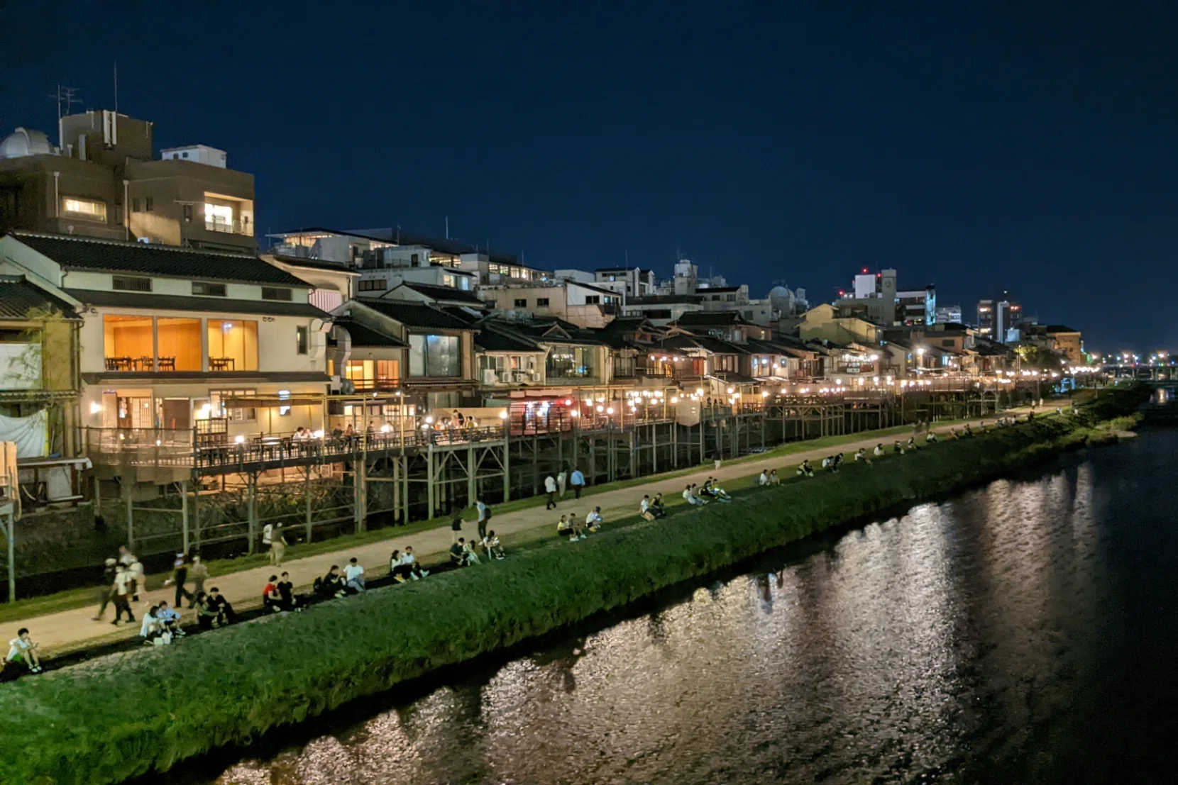 夕涼み 】京人の夏は四条河原で雅に！｜詩音⌇浮世絵と川柳でお江戸を