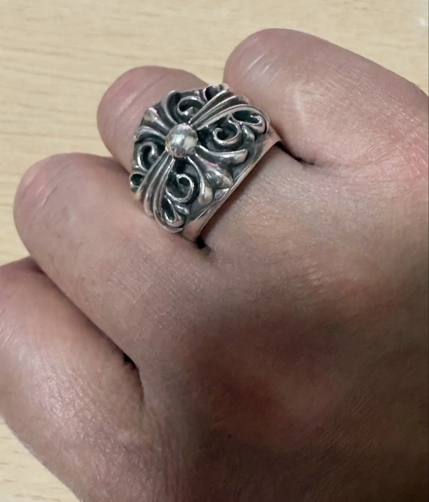 完全ガイド】クロムハーツの人気リング「キーパーリング」を徹底解説