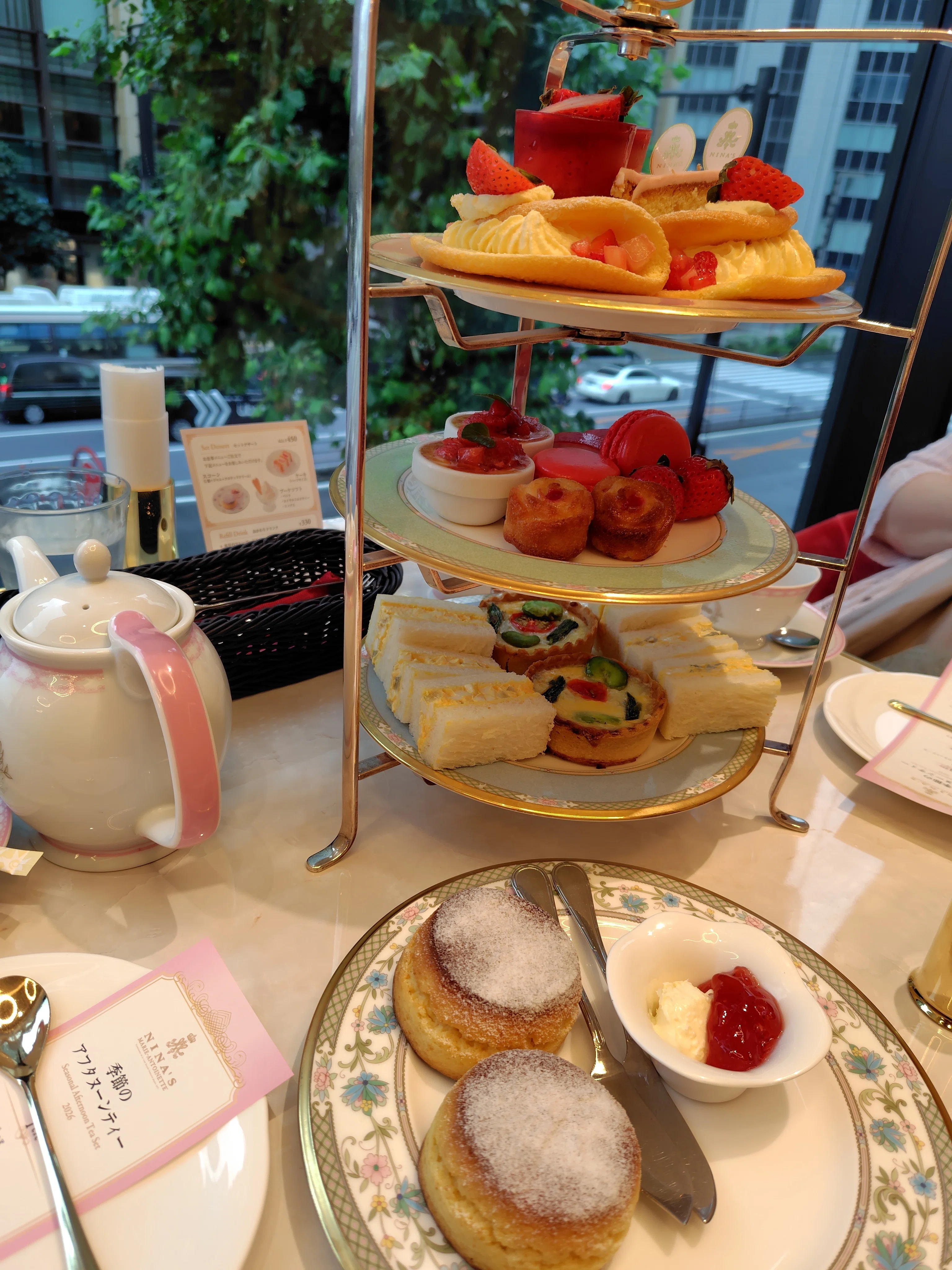 Overwhelmed Working Mom Enjoys Afternoon Tea｜つるぎ＠限界ワーママ