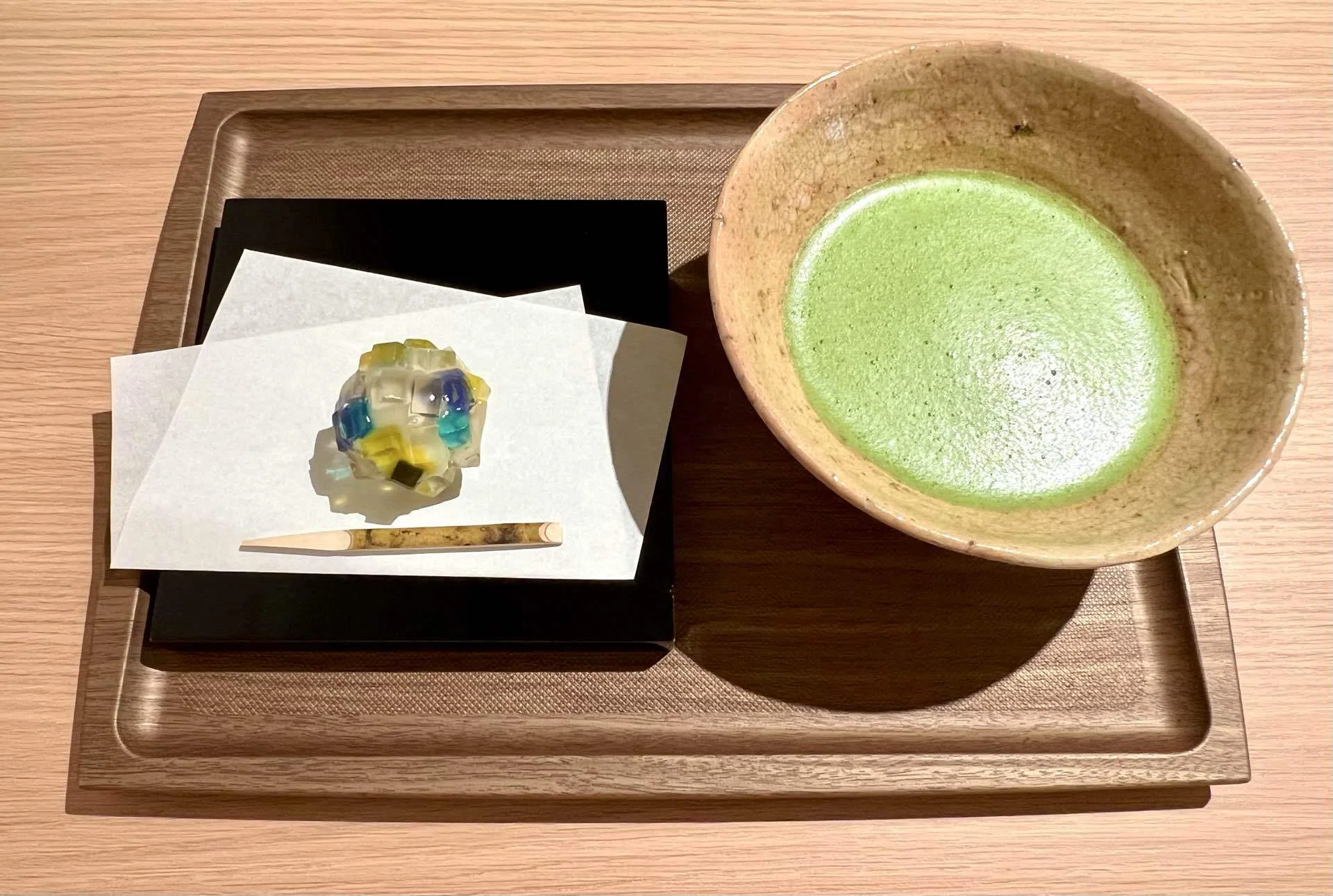 音もせで思ひに燃ゆる蛍こそ 鳴く虫よりもあはれなりけれ(畠山美術館