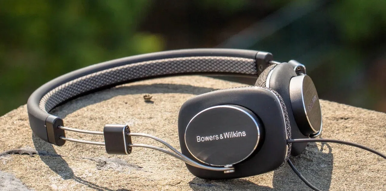 Bowers & Wilkins P3 有線ヘッドホン（ブラック）B&W Geminiも認めた名機】15年経っても色褪せないヘッドホン、Bowers