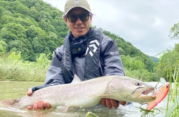 なぜ「ピンク」は釣れるのか？20年以上使い続けて辿り着いた、バスの脳