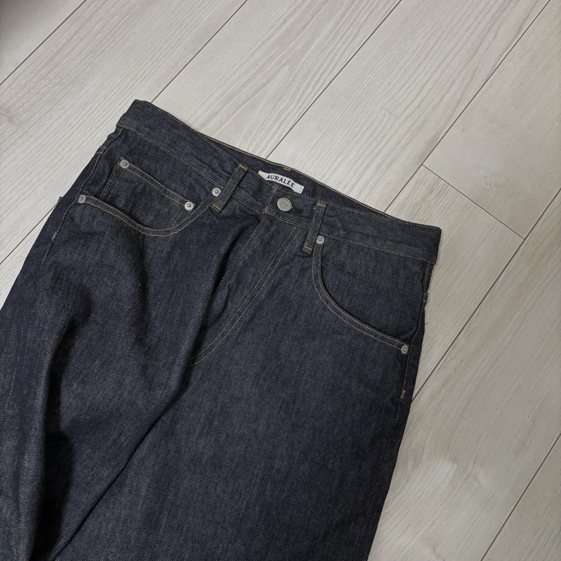 AURALEE】HARD TWIST DENIM WIDE PANTSを購入｜服好きが感じた魅力を
