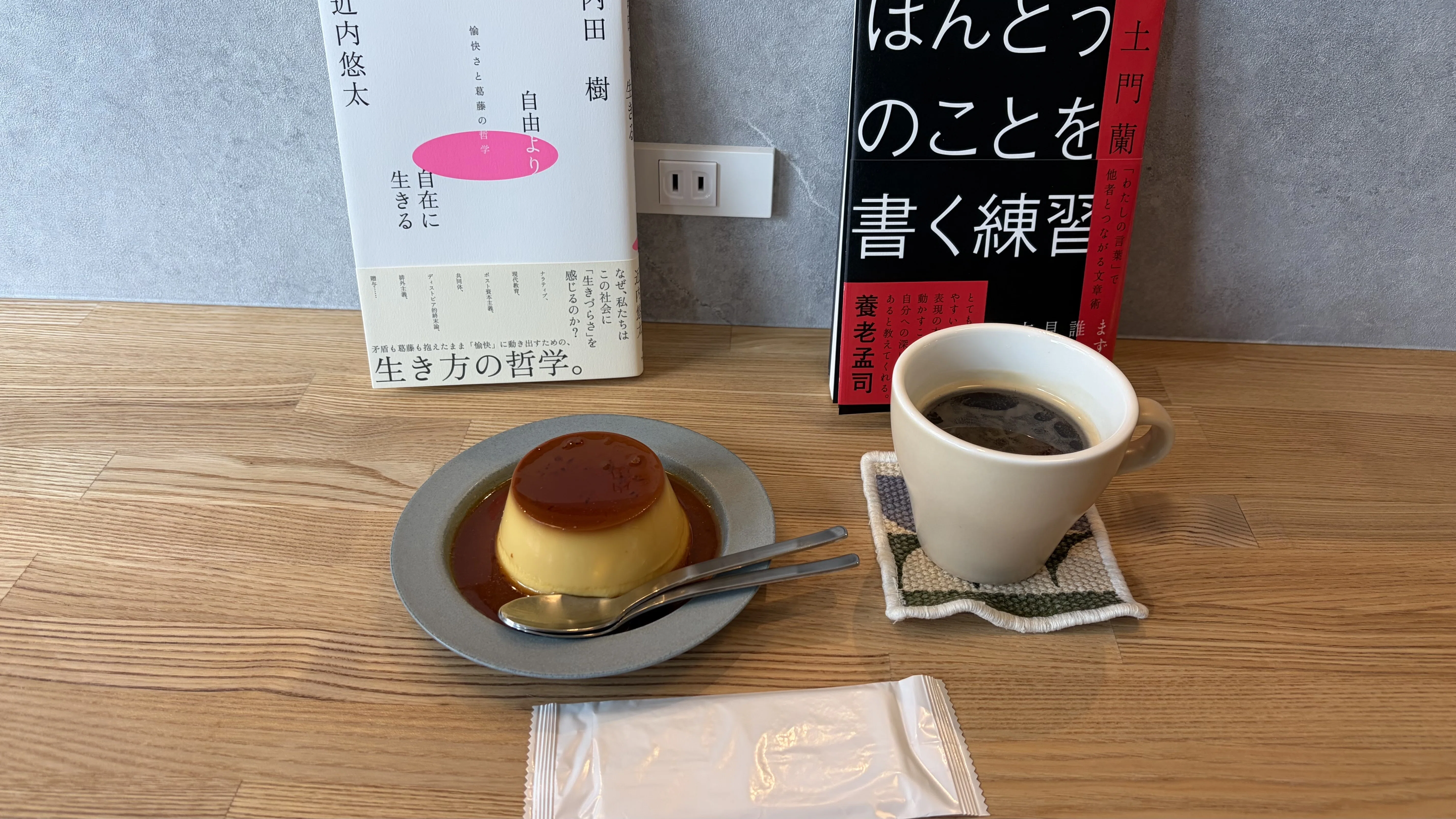 CRAYD BOOKS AND COFFEEさんに、『労働文集 考働』のサイン本あります
