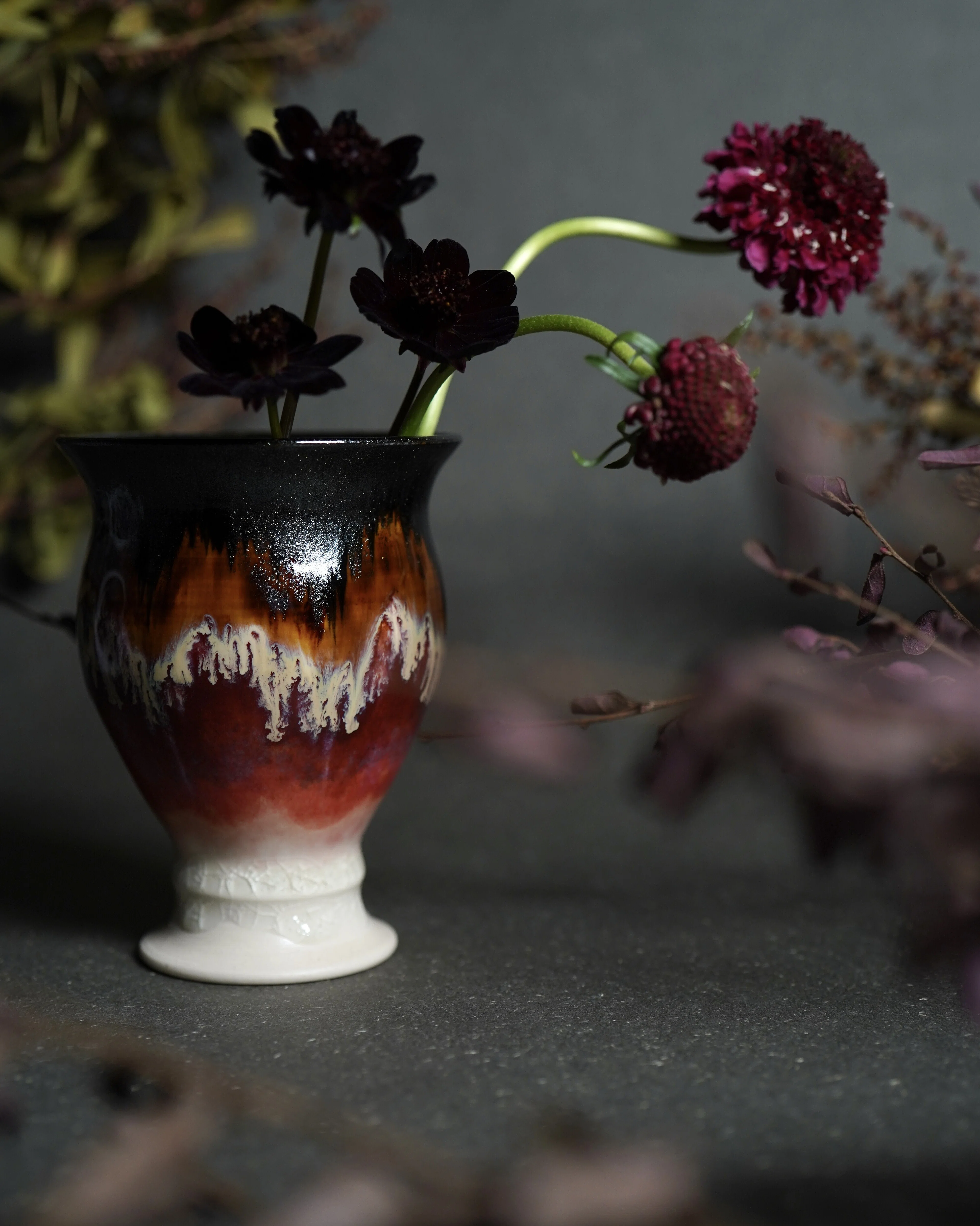 HIUCHI（ヒウチ）｜絵画芸術と陶芸が融合する、有機的なフォルムと色彩