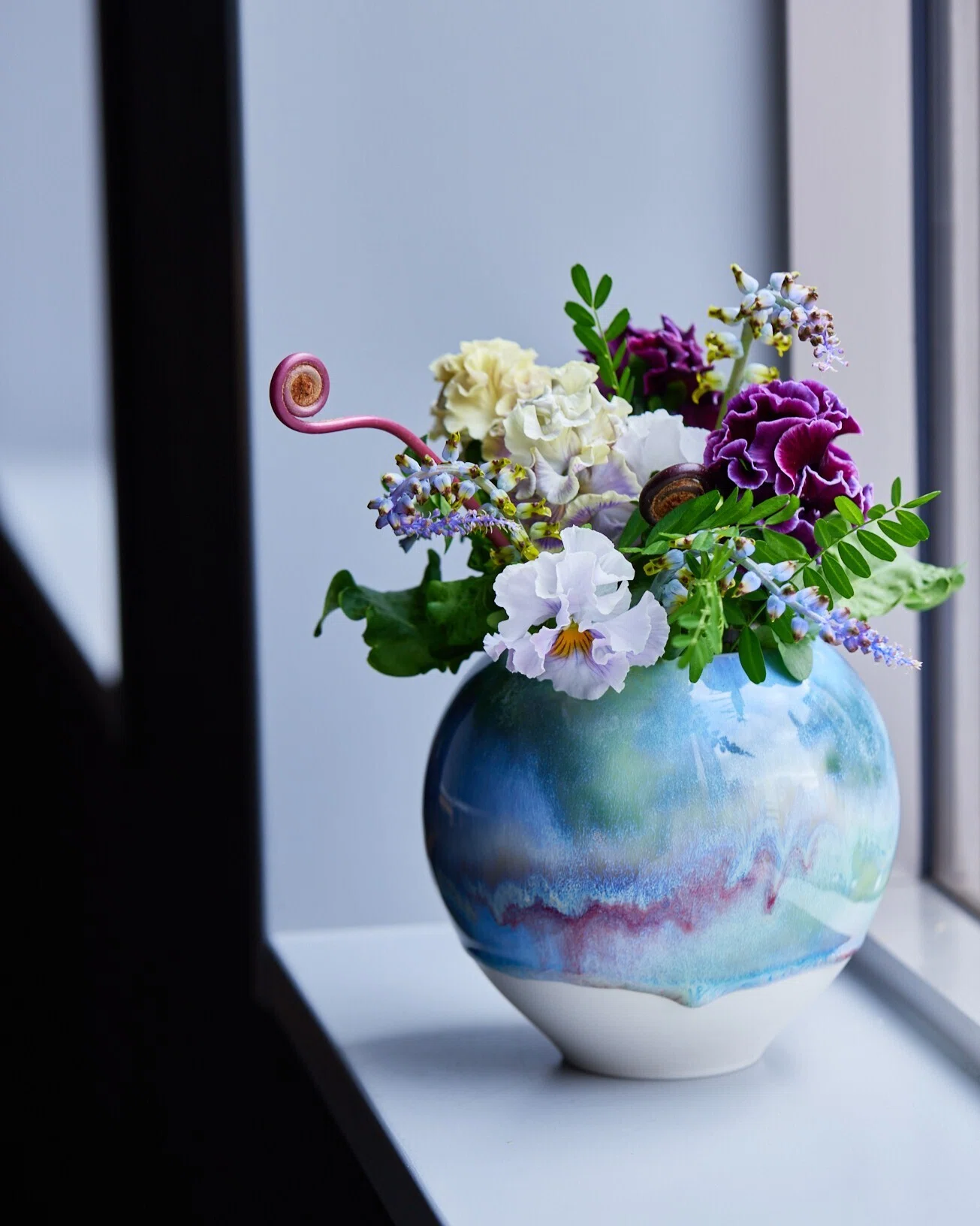 HIUCHI（ヒウチ）｜絵画芸術と陶芸が融合する、有機的なフォルムと色彩