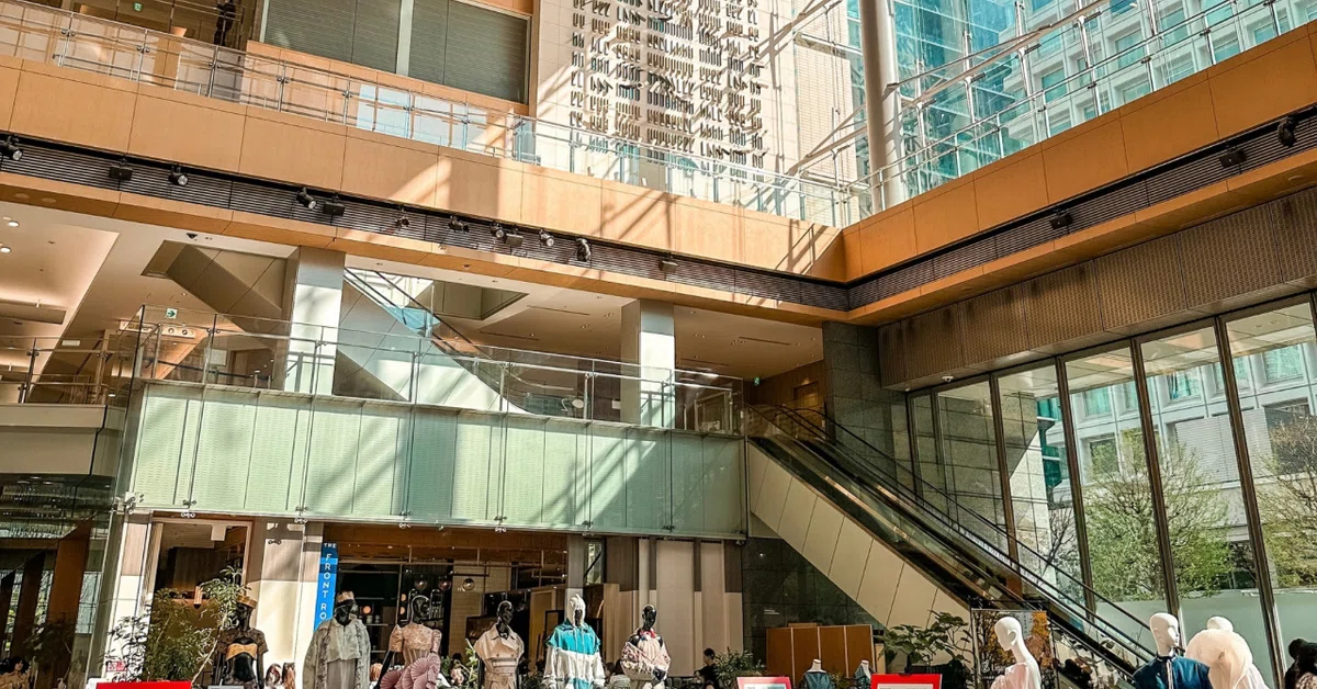 マッチングアプリのプロフィール写真撮影におすすめの東京・丸ビル内観