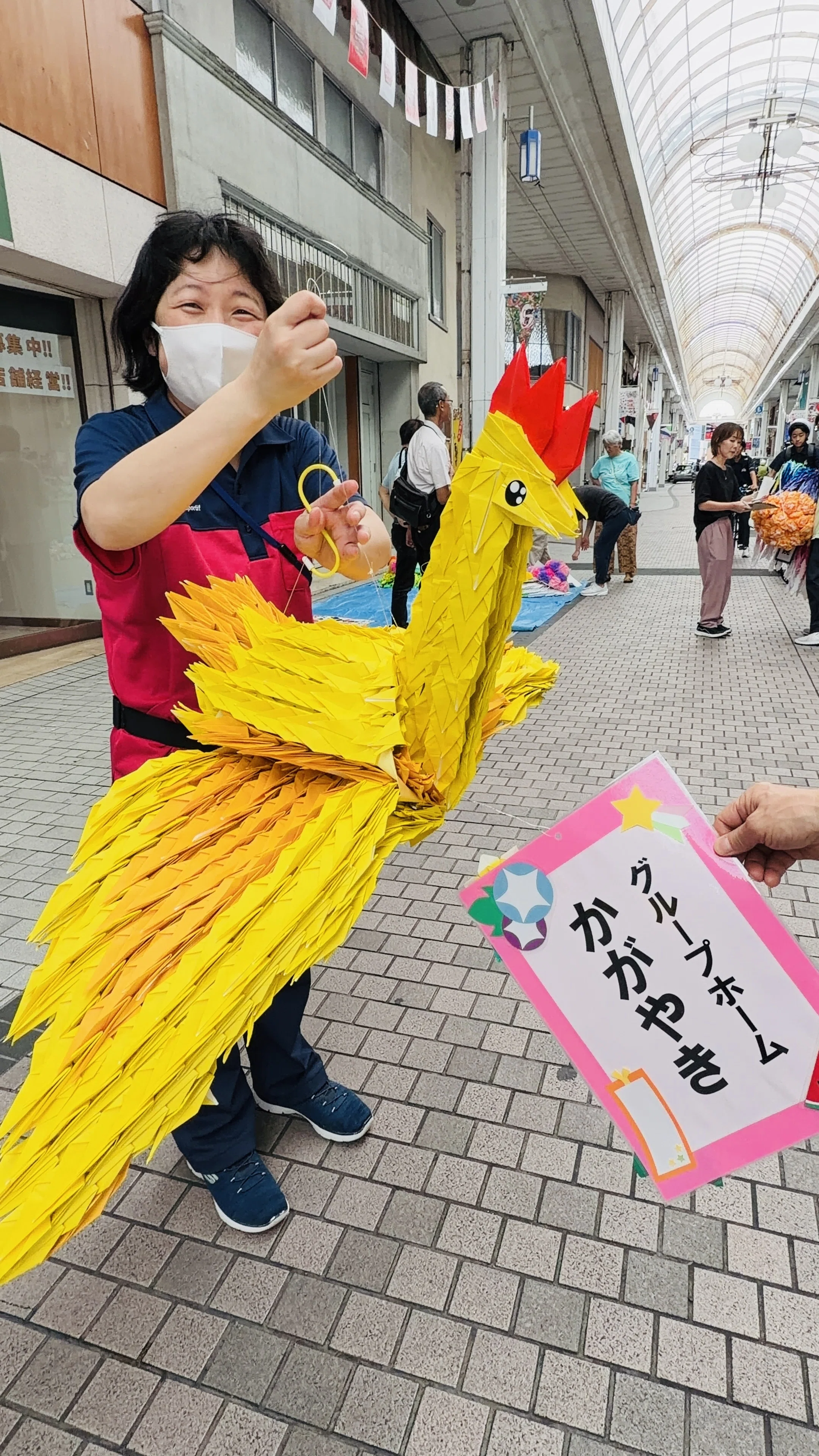 3万2千羽の折り鶴が、夏空へ願いを運ぶ｜笠原雅俊