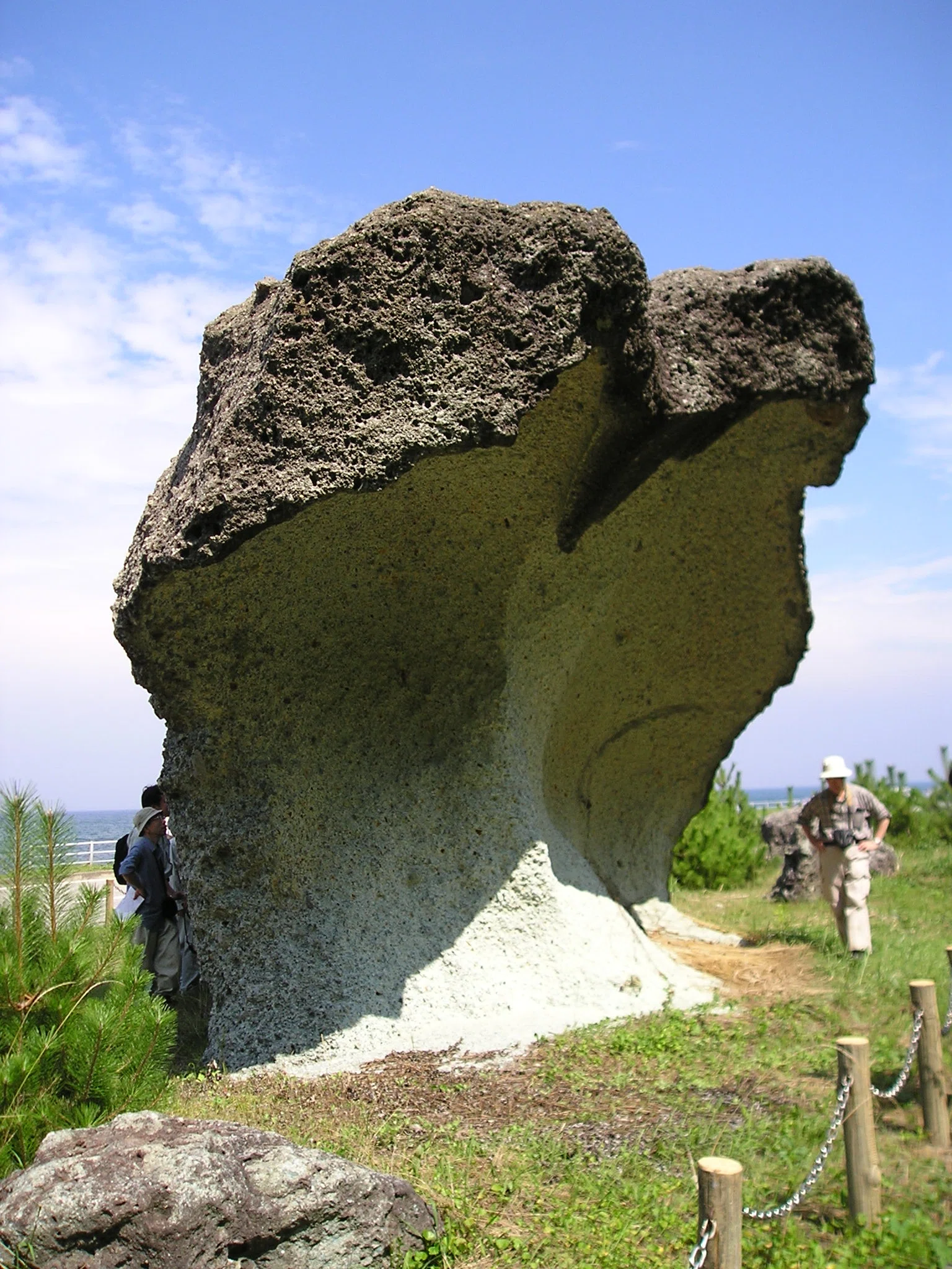 奇岩怪石を訪ねる：石川県珠洲市の帆立岩｜ケンイチ