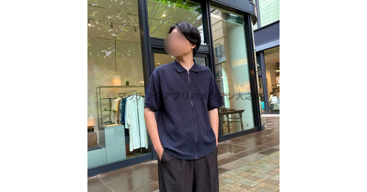 東京・丸の内の中庭ロケーションでカメラマンが撮影したマッチングアプリ用男性写真