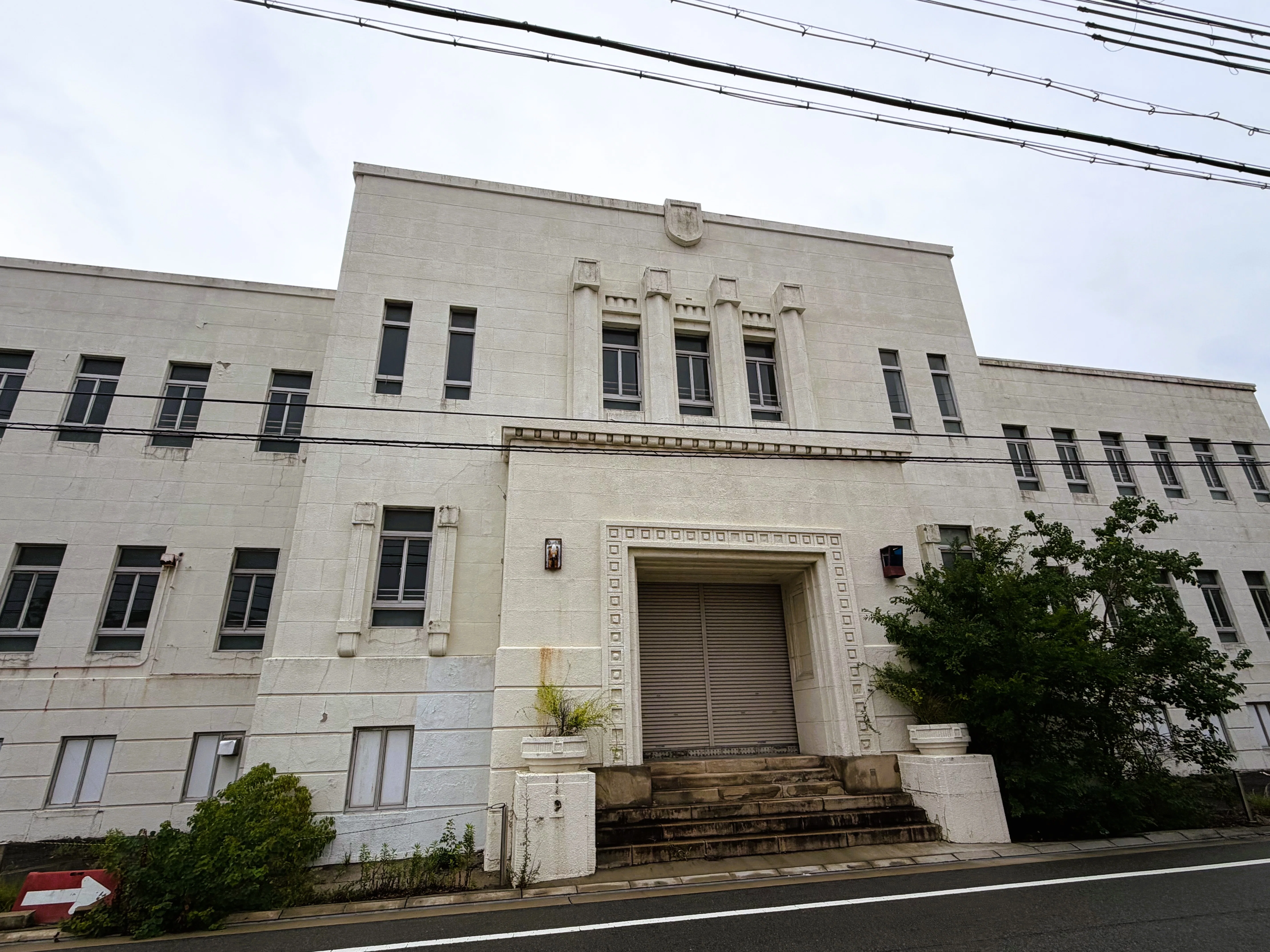 弊社から徒歩5分の近代建築。旧尼崎警察署の解体報道に寄せて