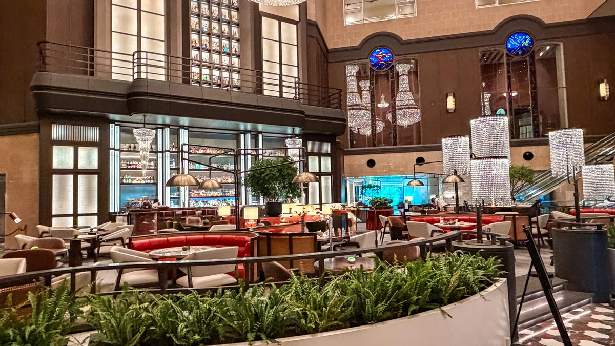 東京・西新宿のマッチングアプリ撮影スポット、ハイアットリージェンシー東京のエントランス