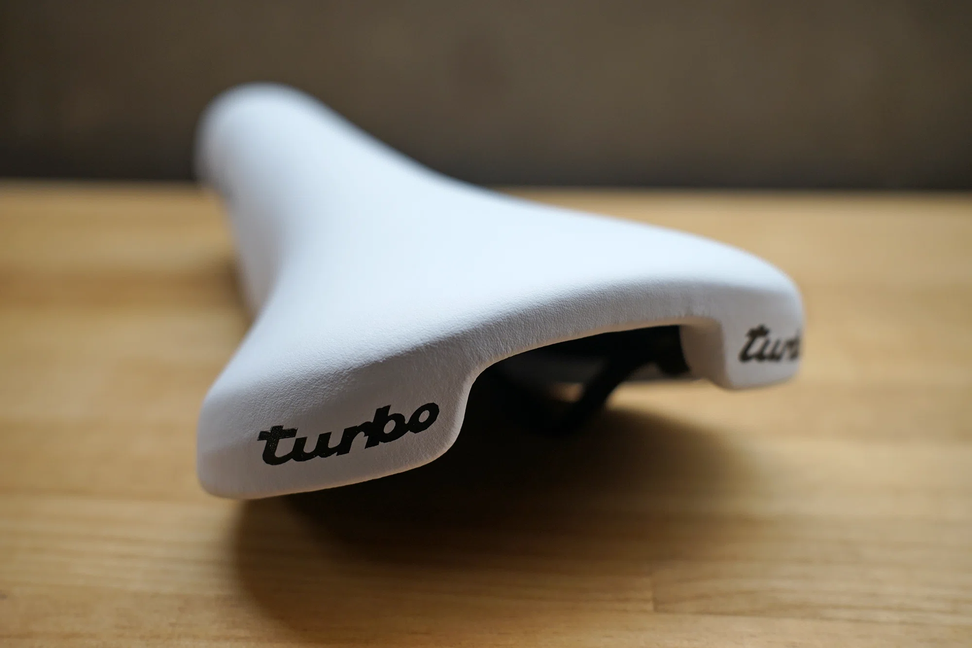 Turbo Super Turbo サドル 80sビンテージ Selle Italia】Turbo 1980 サドルが入荷！｜高橋 真吾